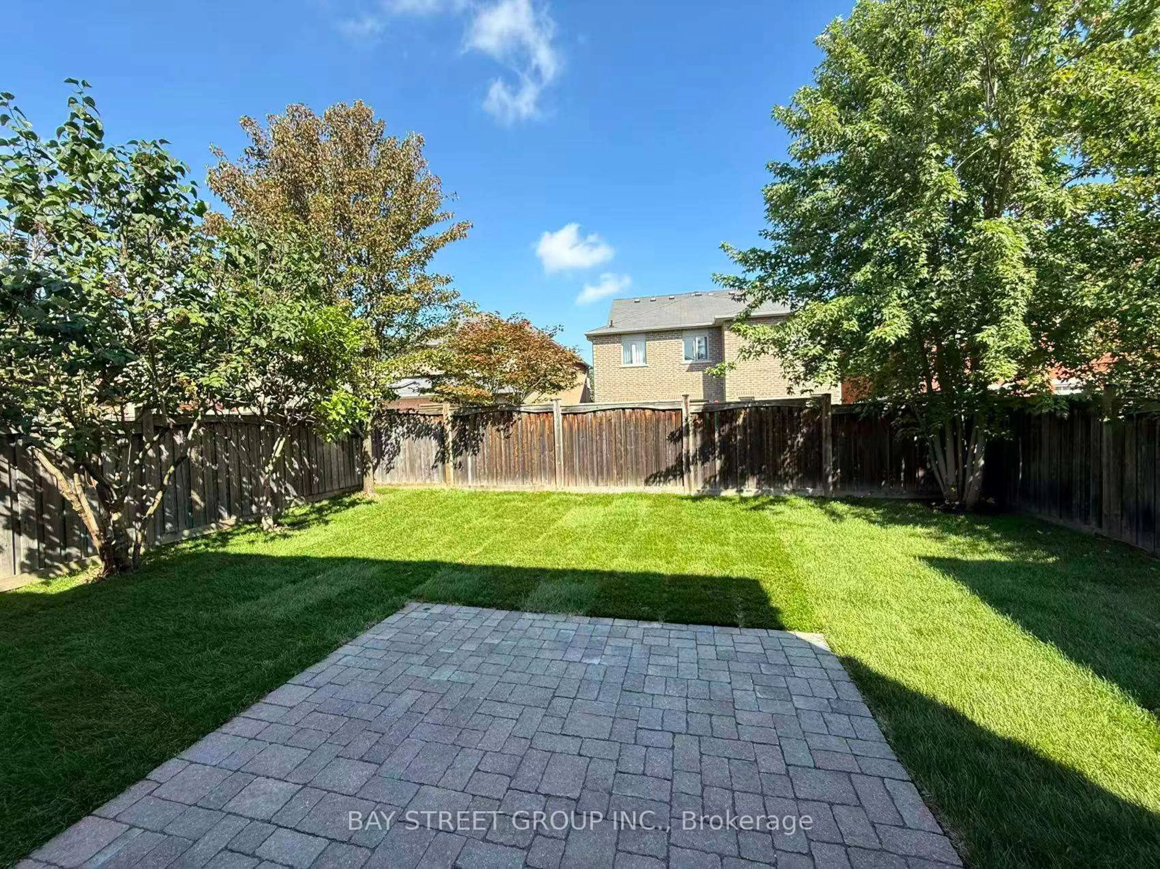 A pic from outside/outdoor area/front of a property/back of a property/a pic from drone, street for 146 Ivy Glen Dr, Vaughan Ontario L6A 0P1