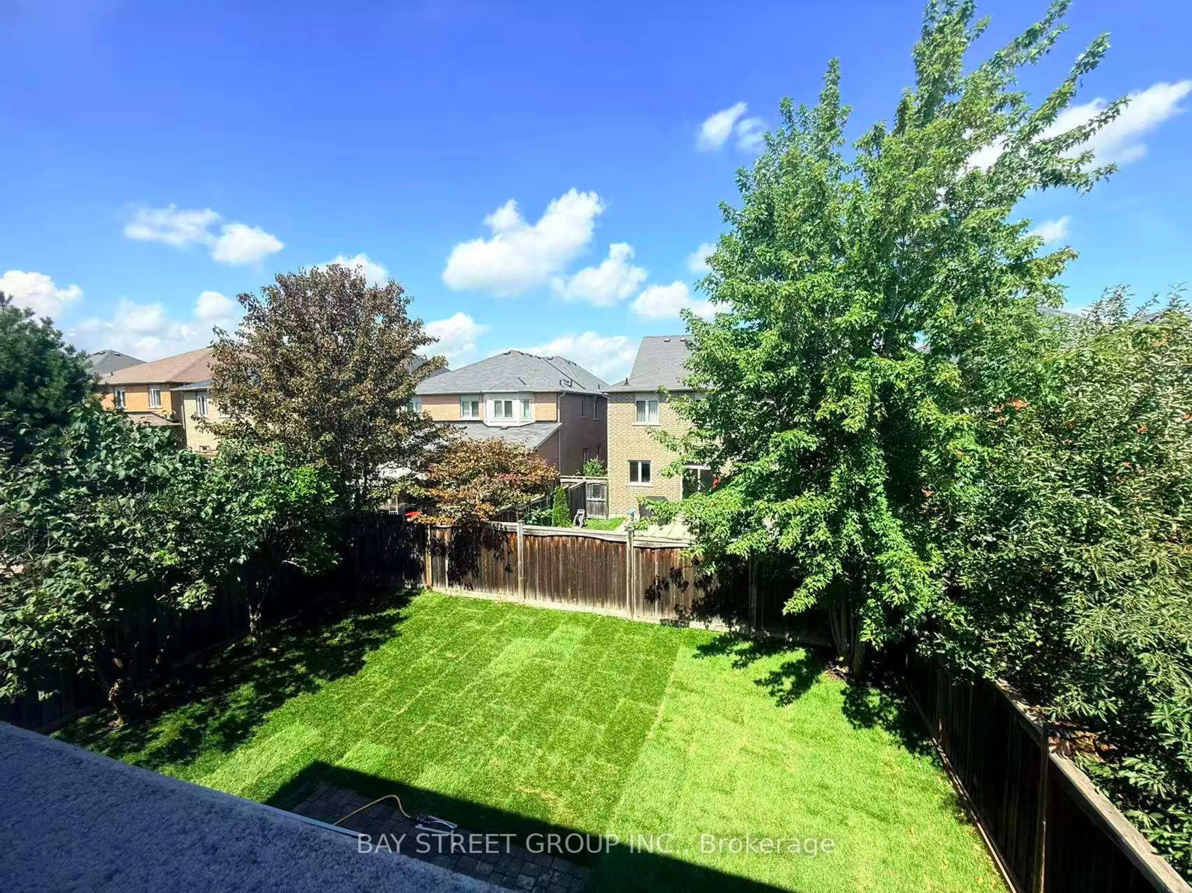 A pic from outside/outdoor area/front of a property/back of a property/a pic from drone, street for 146 Ivy Glen Dr, Vaughan Ontario L6A 0P1
