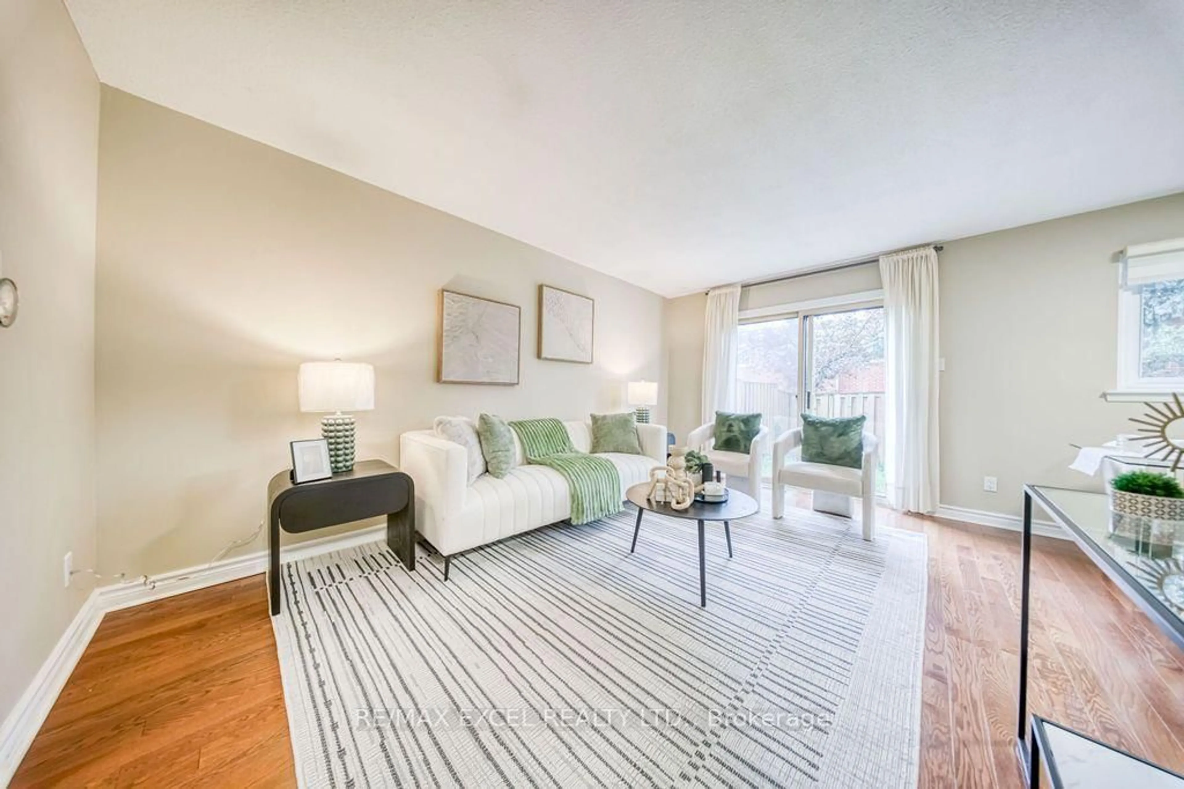 Living room with furniture, carpet floor for 4 Harris Way, Markham Ontario L3T 5A7