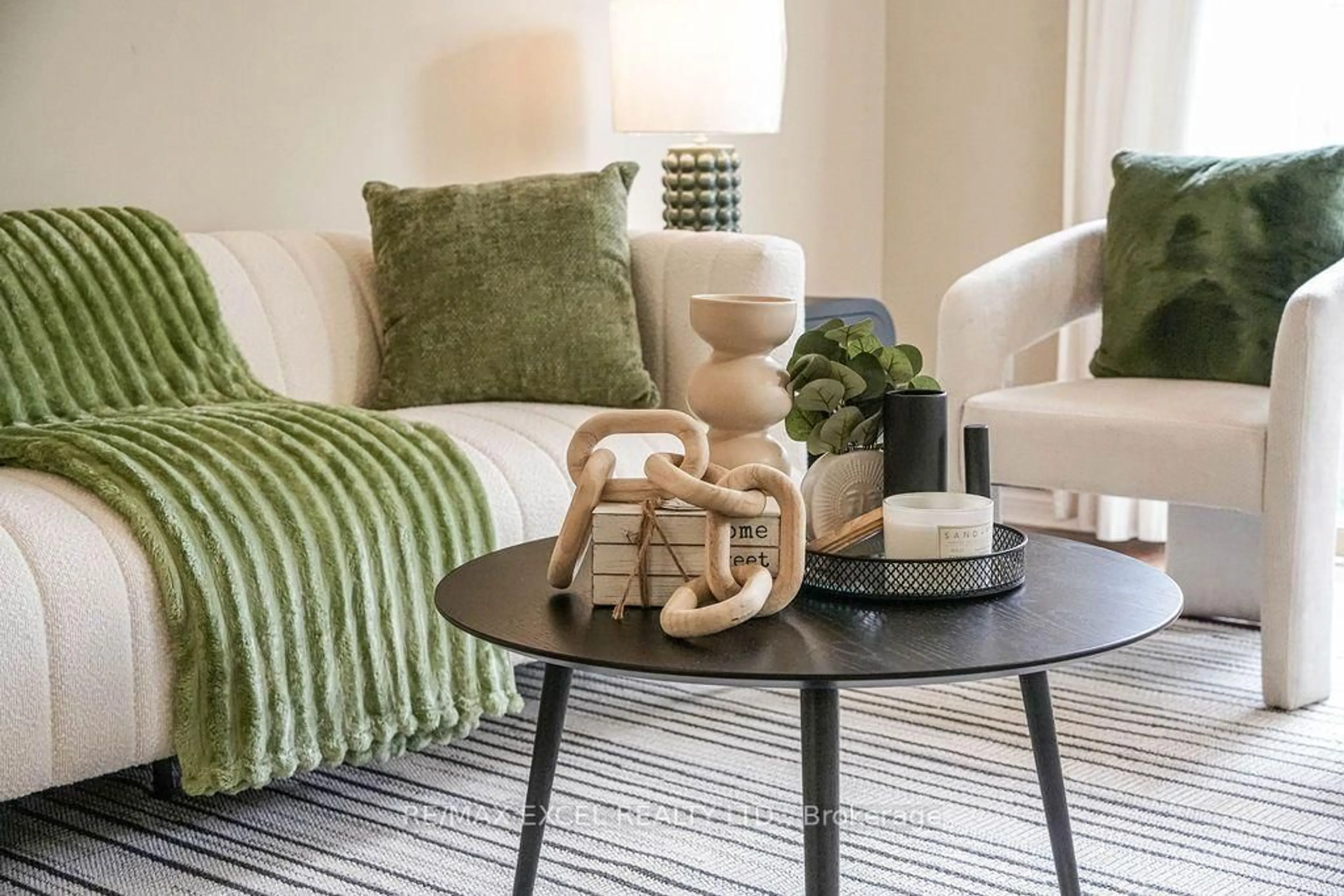 Living room with furniture, carpet floor for 4 Harris Way, Markham Ontario L3T 5A7