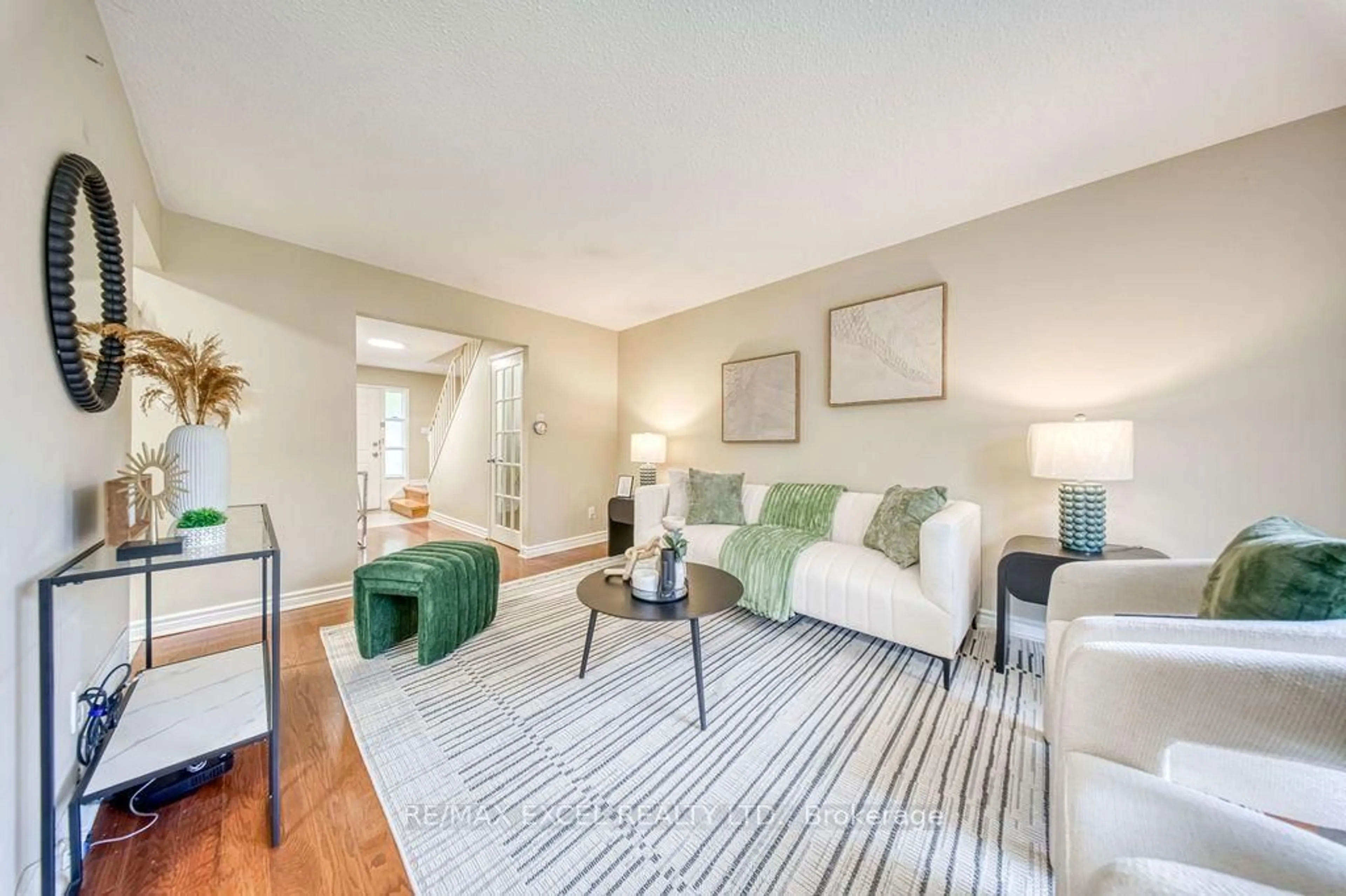 Living room with furniture, unknown for 4 Harris Way, Markham Ontario L3T 5A7