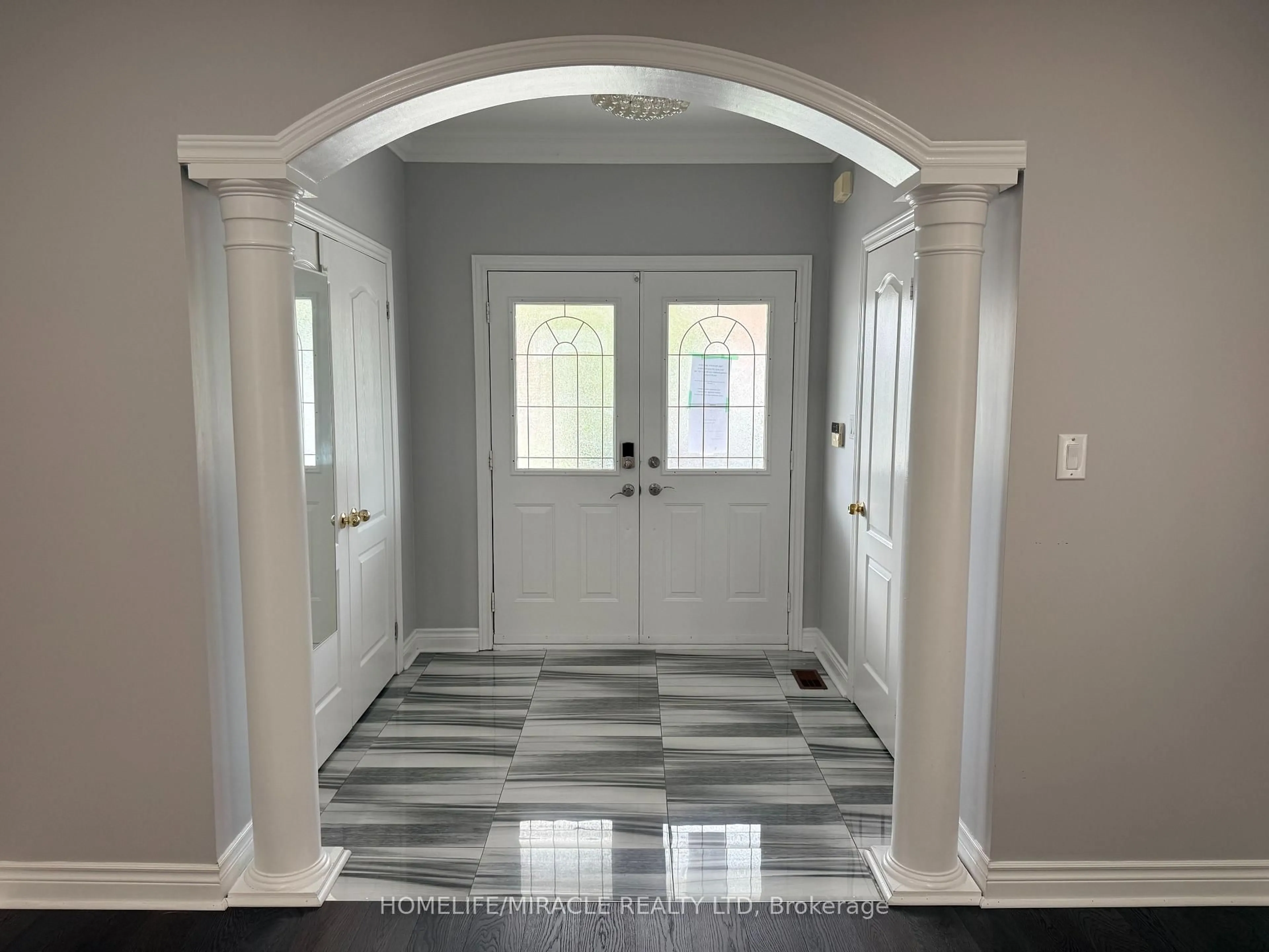 Indoor entryway for 37 Rachett Rd, Markham Ontario L6E 1W5