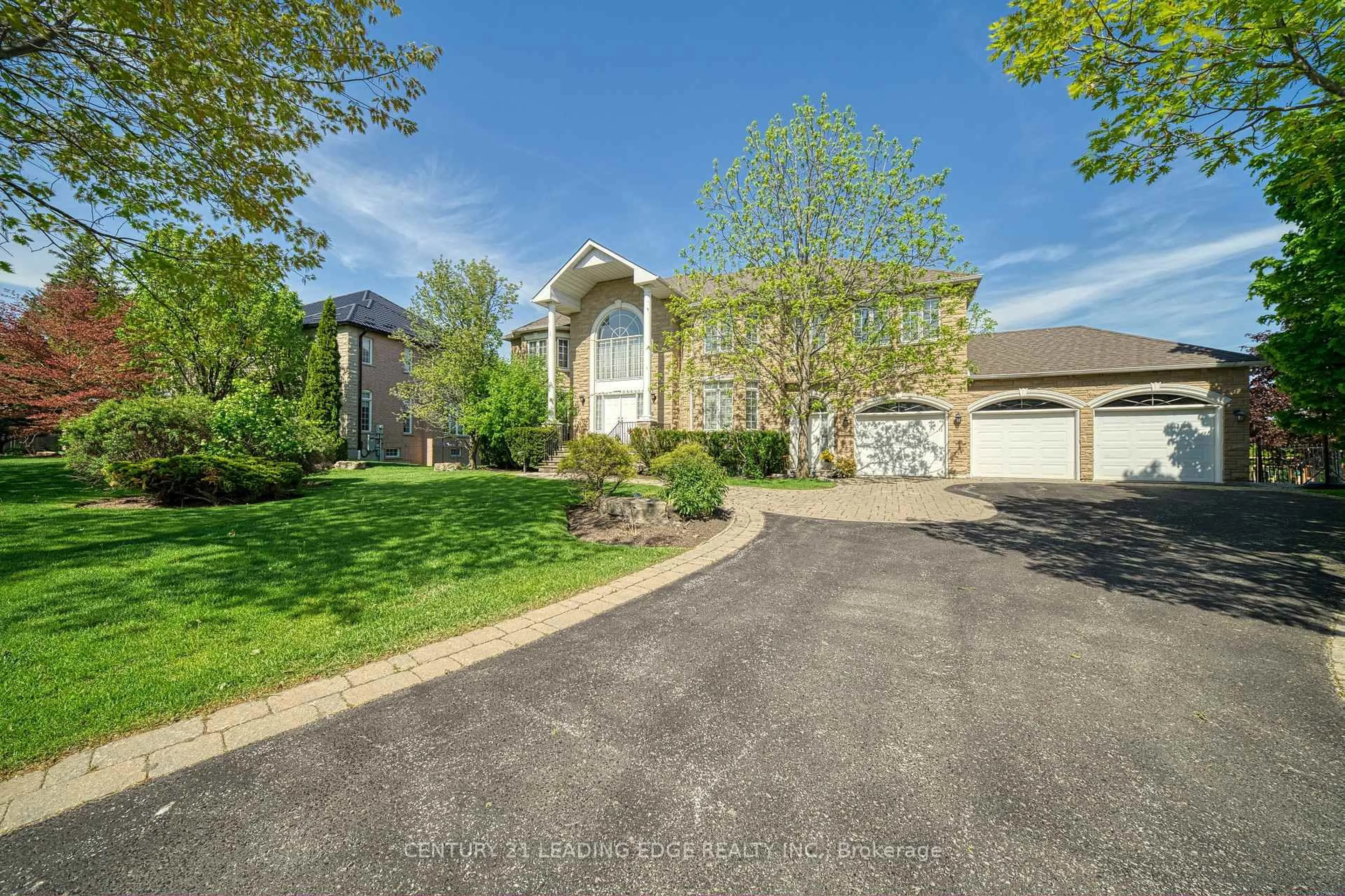 A pic from outside/outdoor area/front of a property/back of a property/a pic from drone, street for 15 Upper Ridge Crt, Markham Ontario L3S 3W6