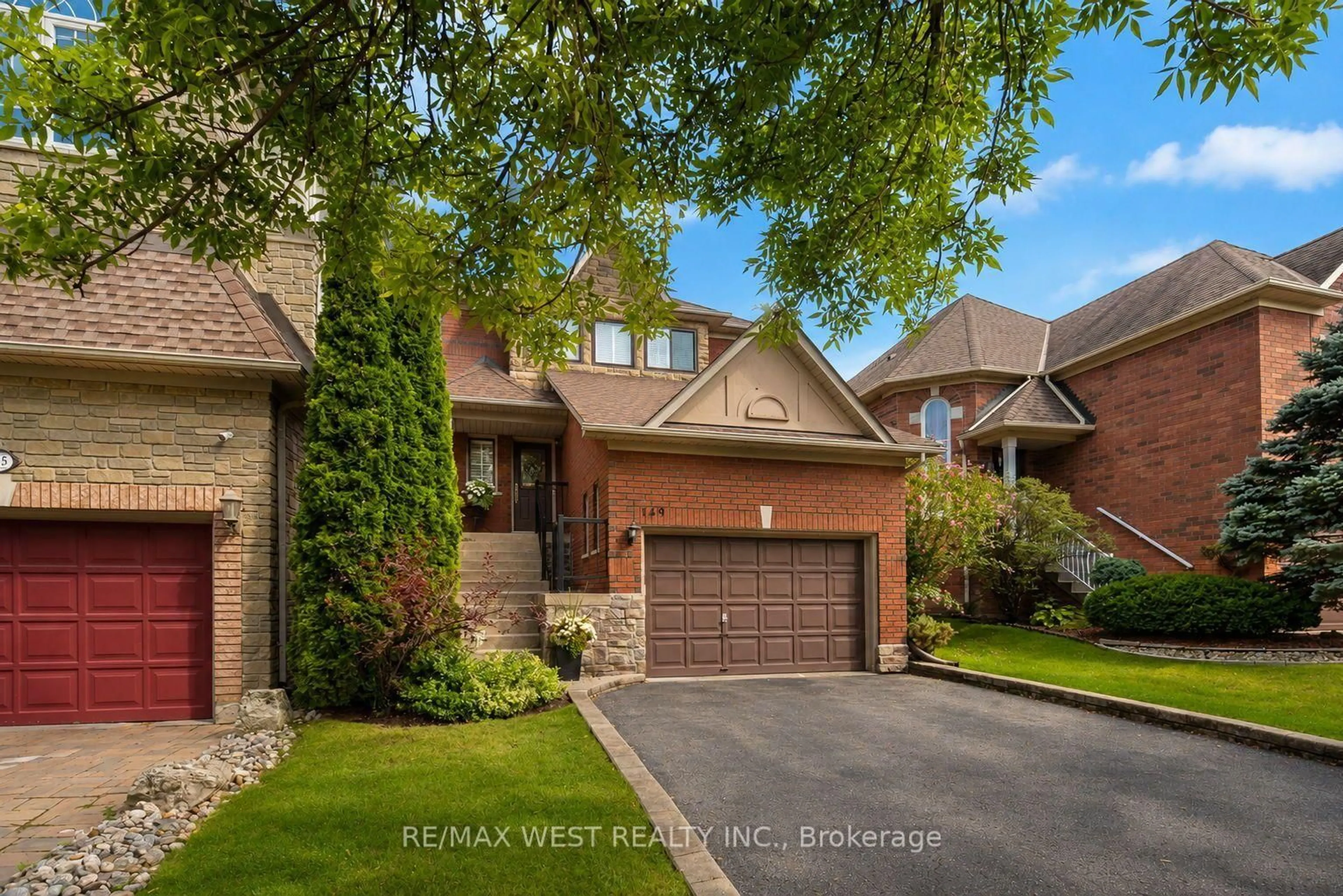 Home with brick exterior material, street for 149 Deerglen Terr, Aurora Ontario L4G 6Y4