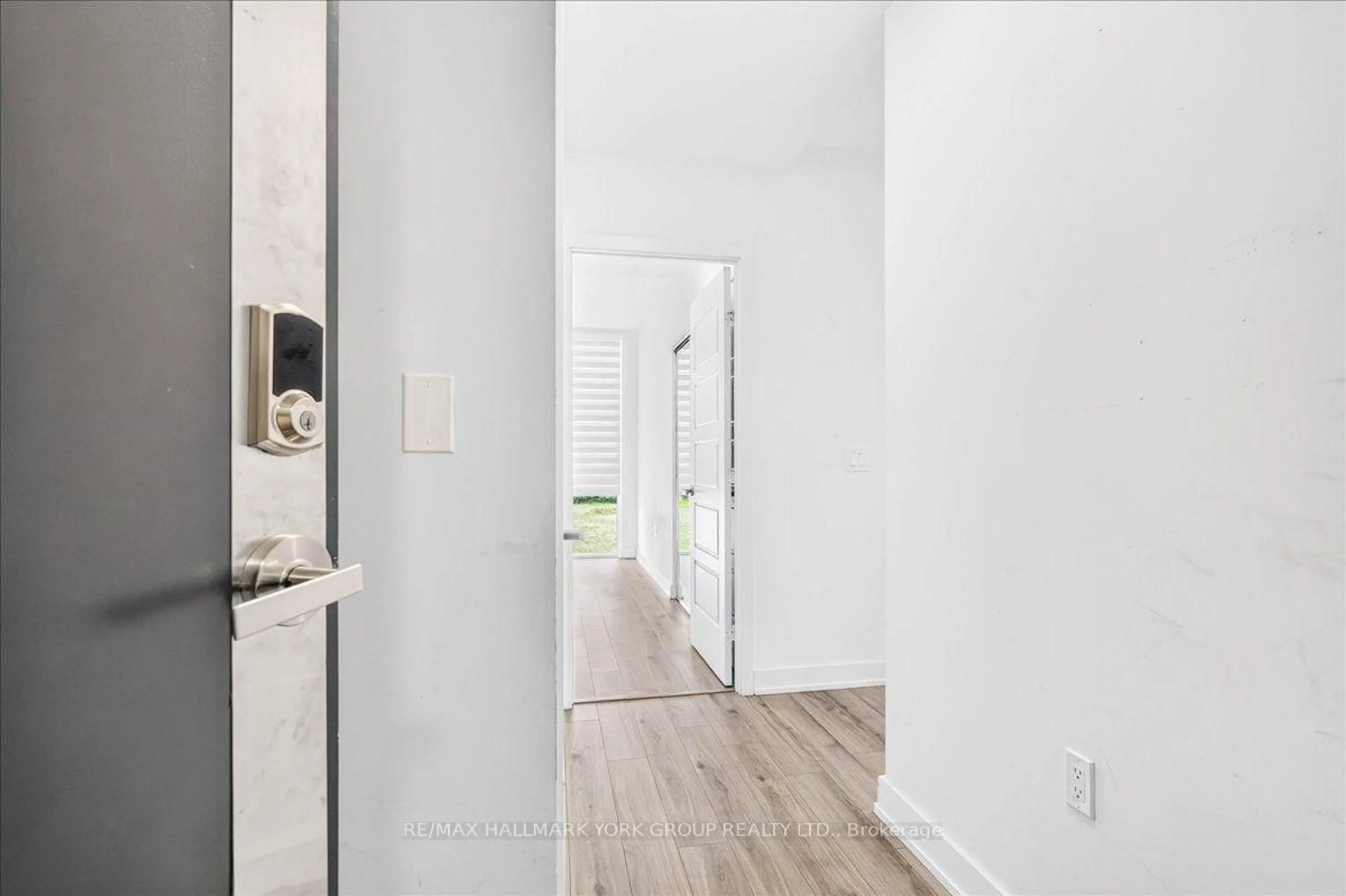 Indoor entryway for 375 Sea Ray Ave #410, Innisfil Ontario L9S 0N9