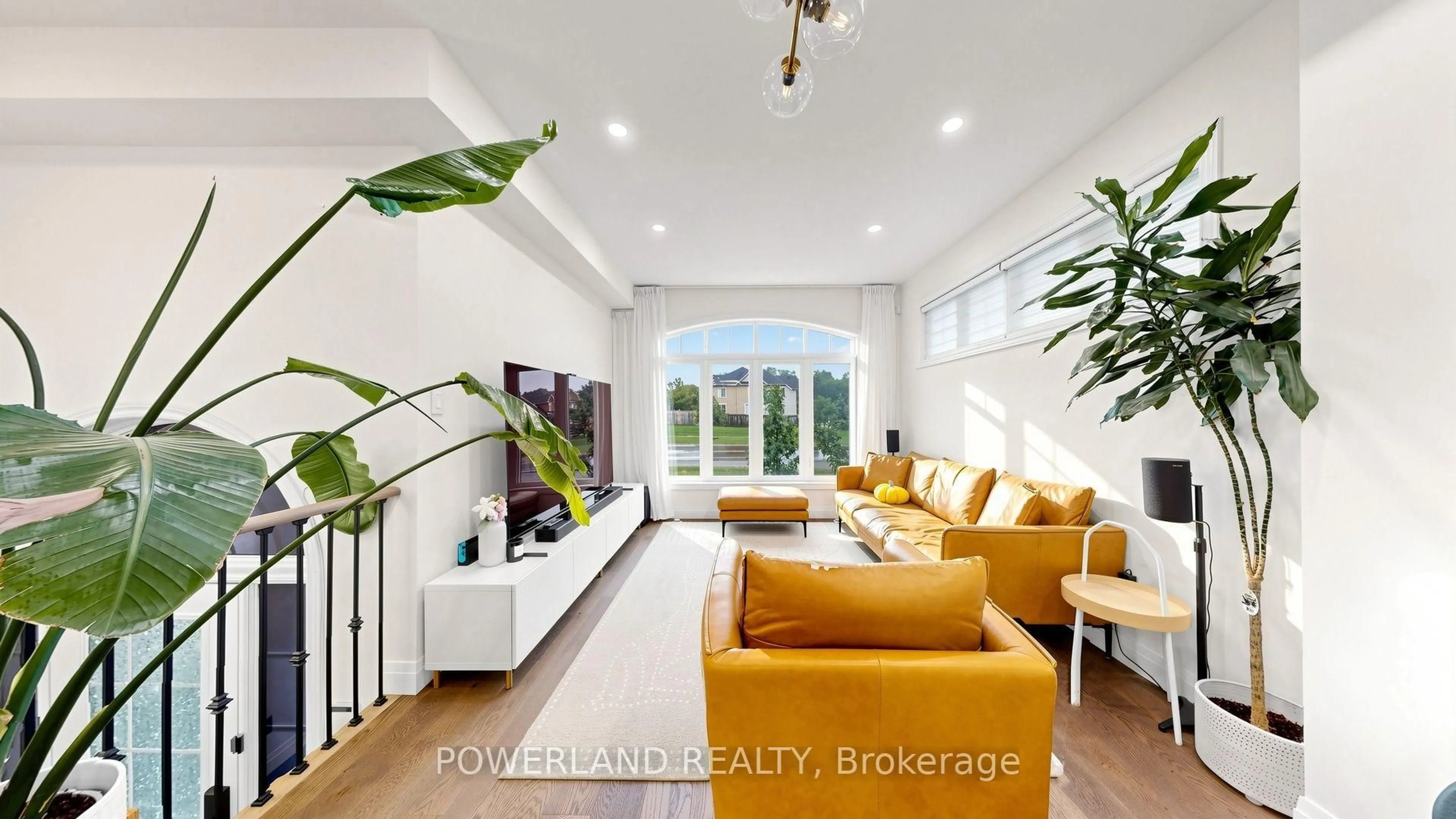 Living room with furniture, unknown for 259 Dundas Way, Markham Ontario L6E 0S8