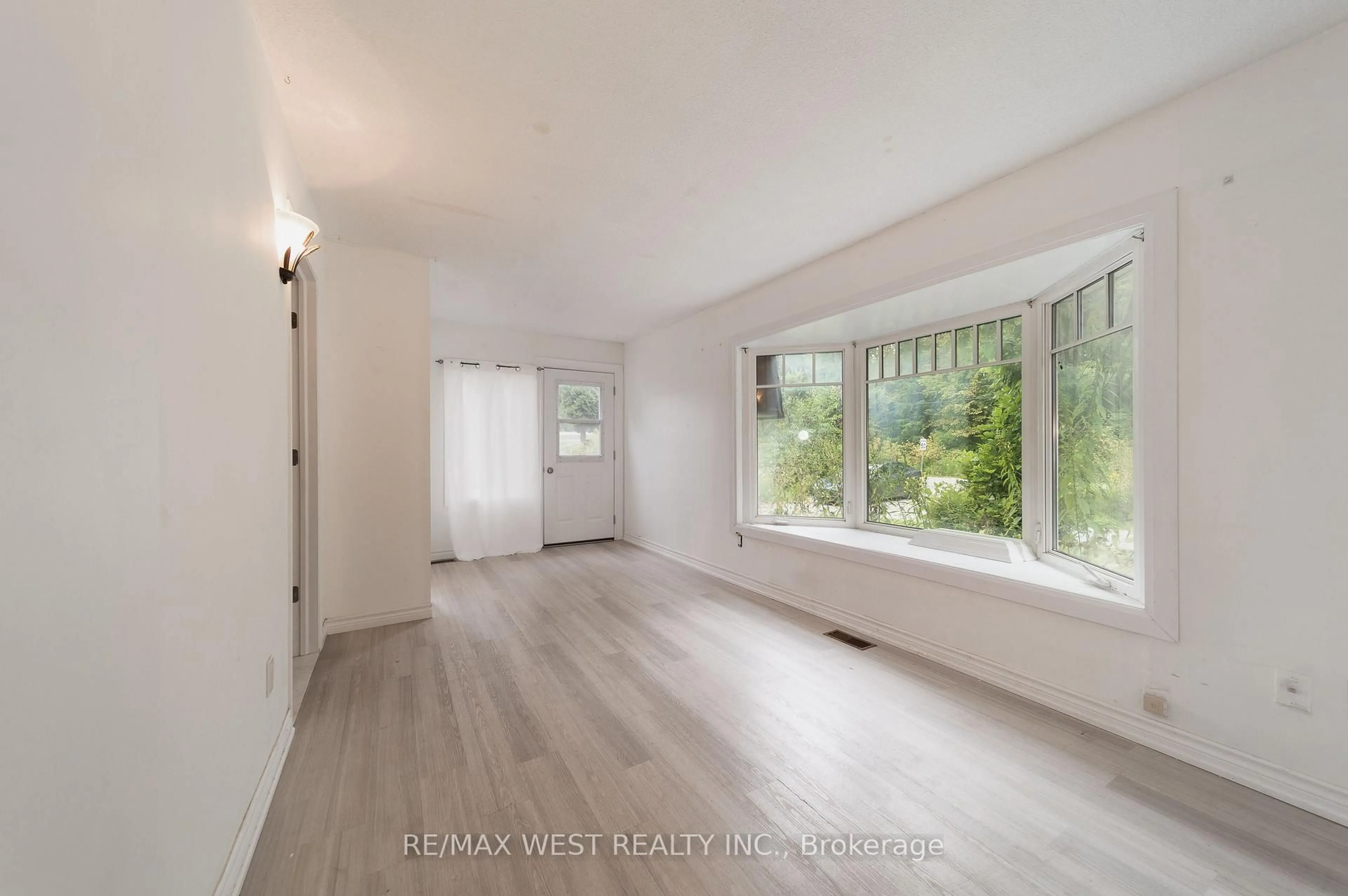 A pic of a room for 2801 25 Sdrd, Innisfil Ontario L9S 3T2