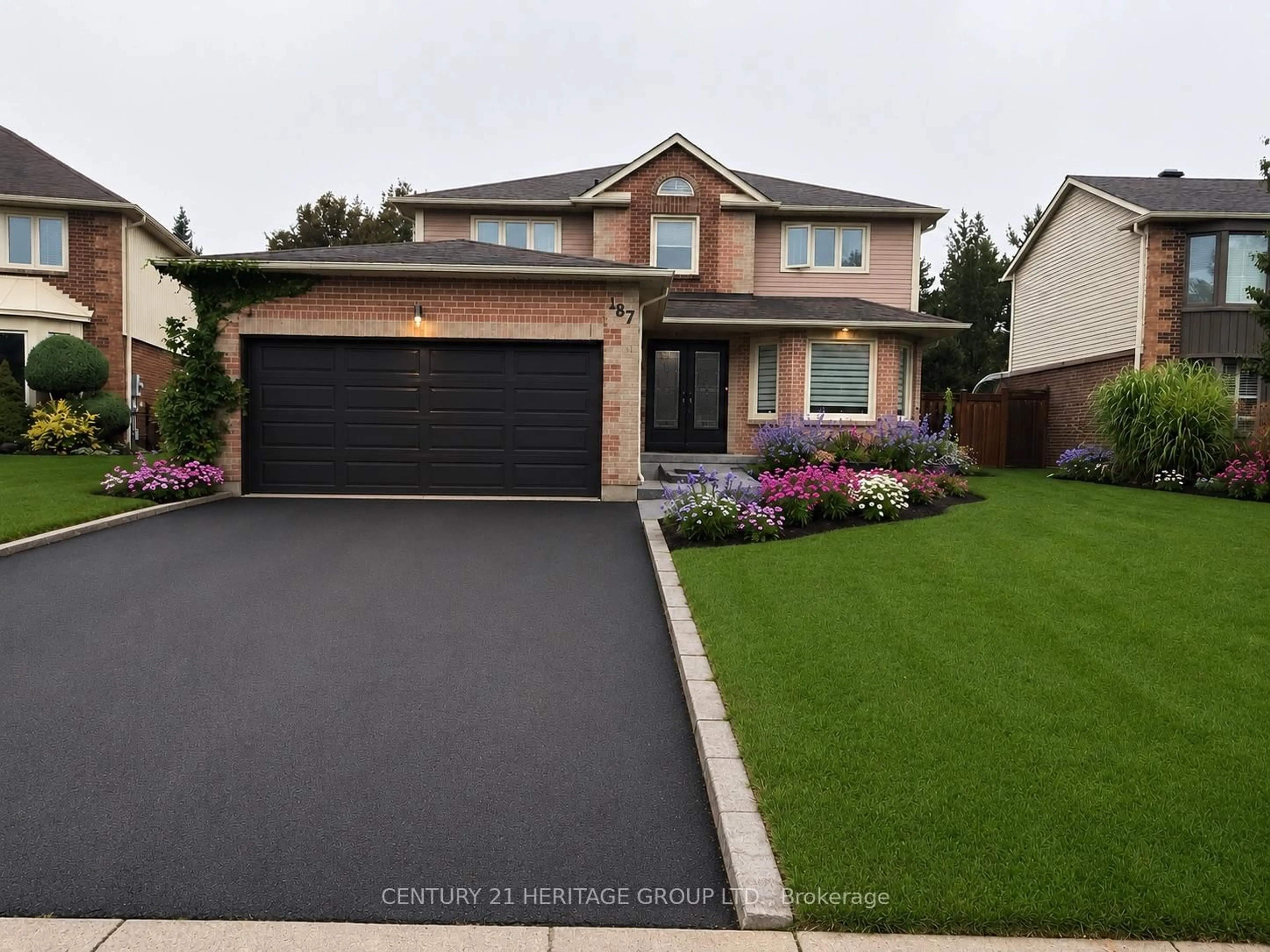 Home with brick exterior material, street for 187 Glenway Circ, Newmarket Ontario L3Y 7S5