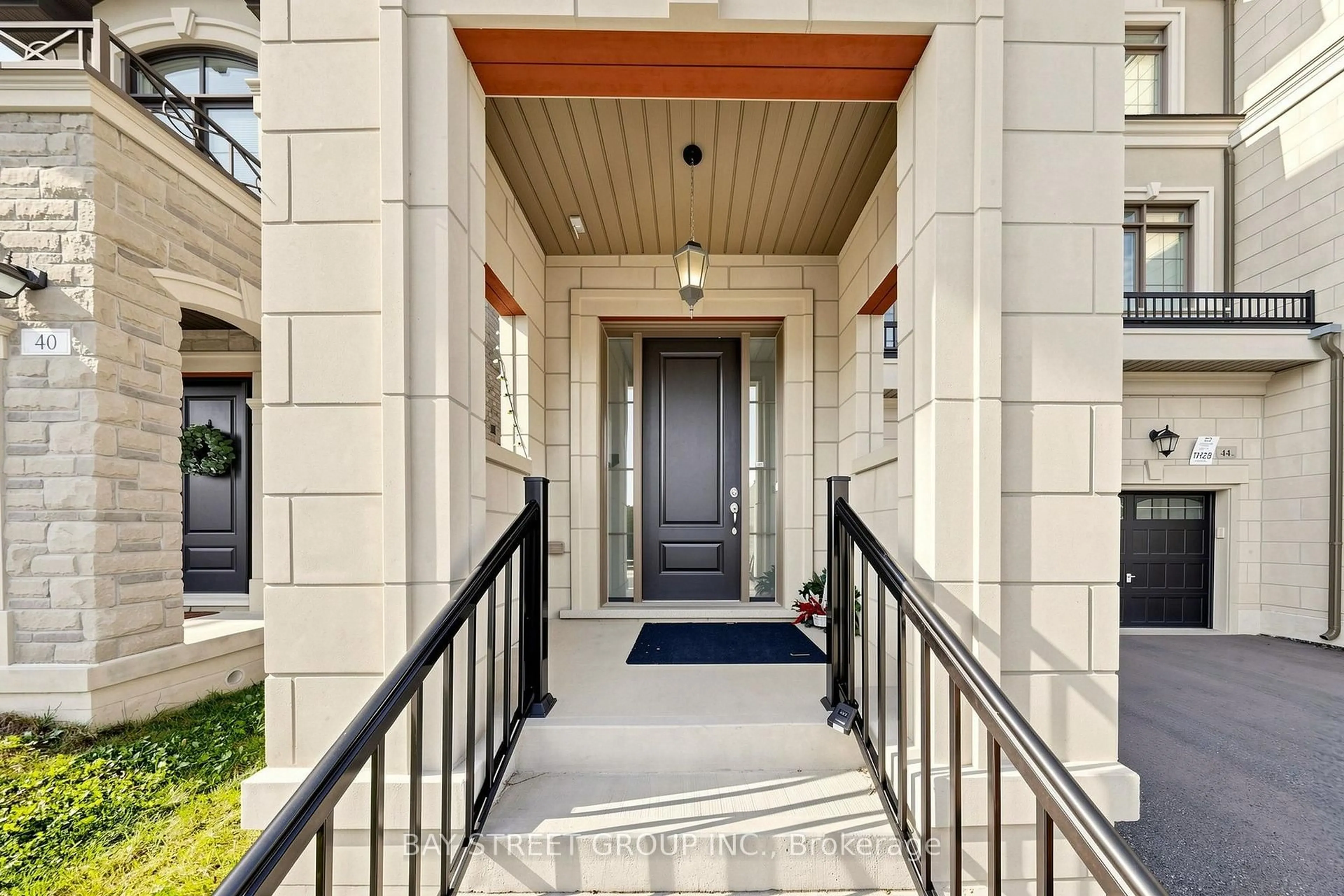 Indoor entryway for 42 Bawden Dr, Richmond Hill Ontario L4S 0H3