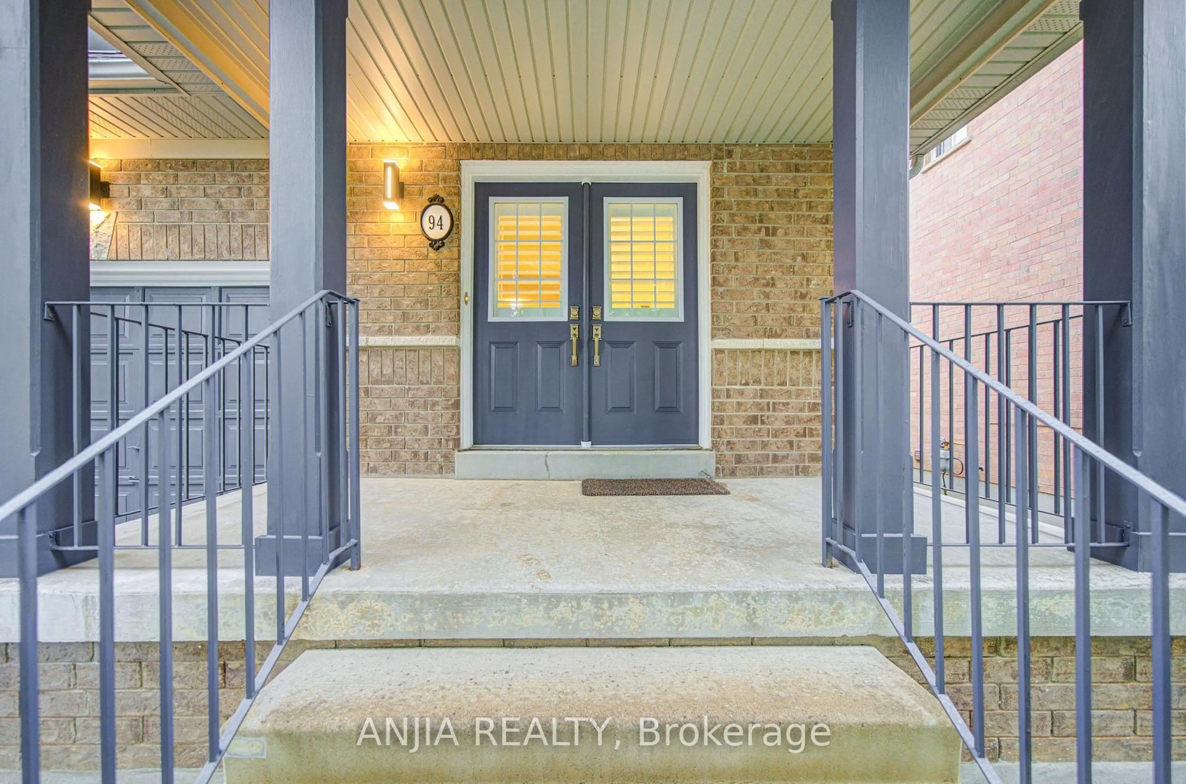 Indoor entryway for 94 Cynthia Jean St, Markham Ontario L6C 2W6