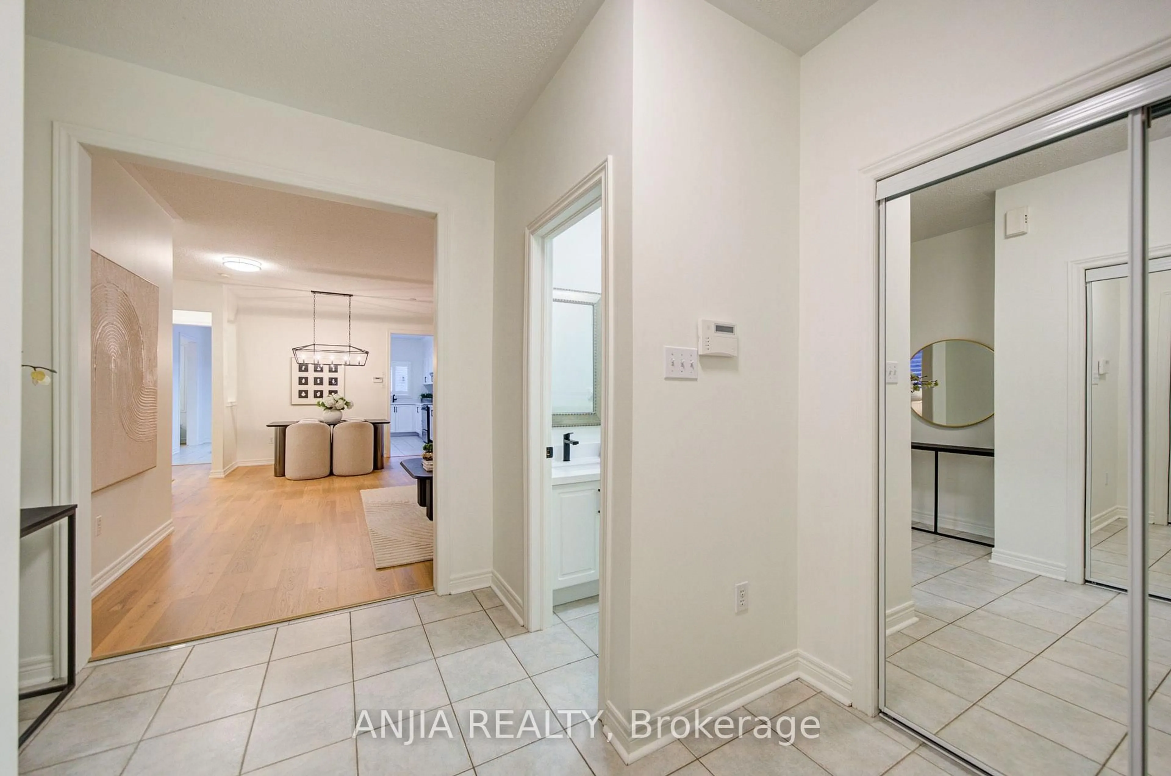 Indoor entryway for 94 Cynthia Jean St, Markham Ontario L6C 2W6