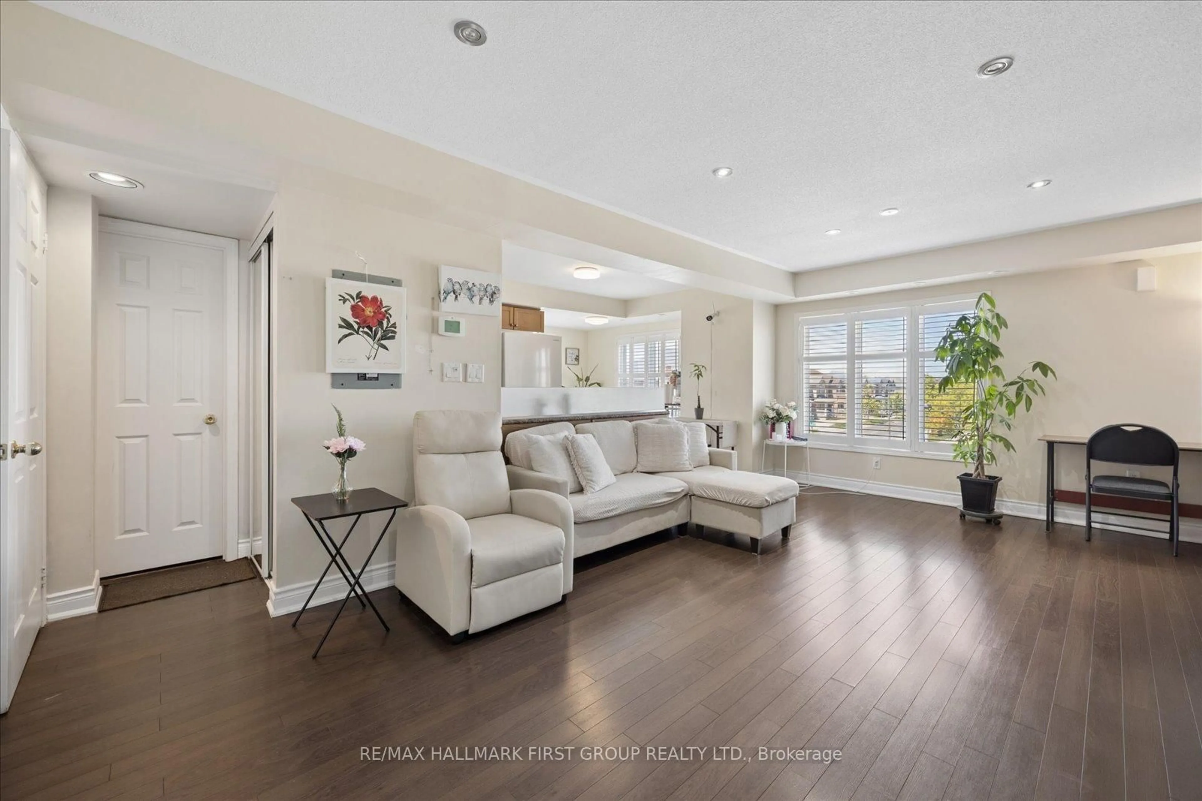 Living room with furniture, ceramic/tile floor for 2067 Bur Oak Ave #3, Markham Ontario L6E 0C6