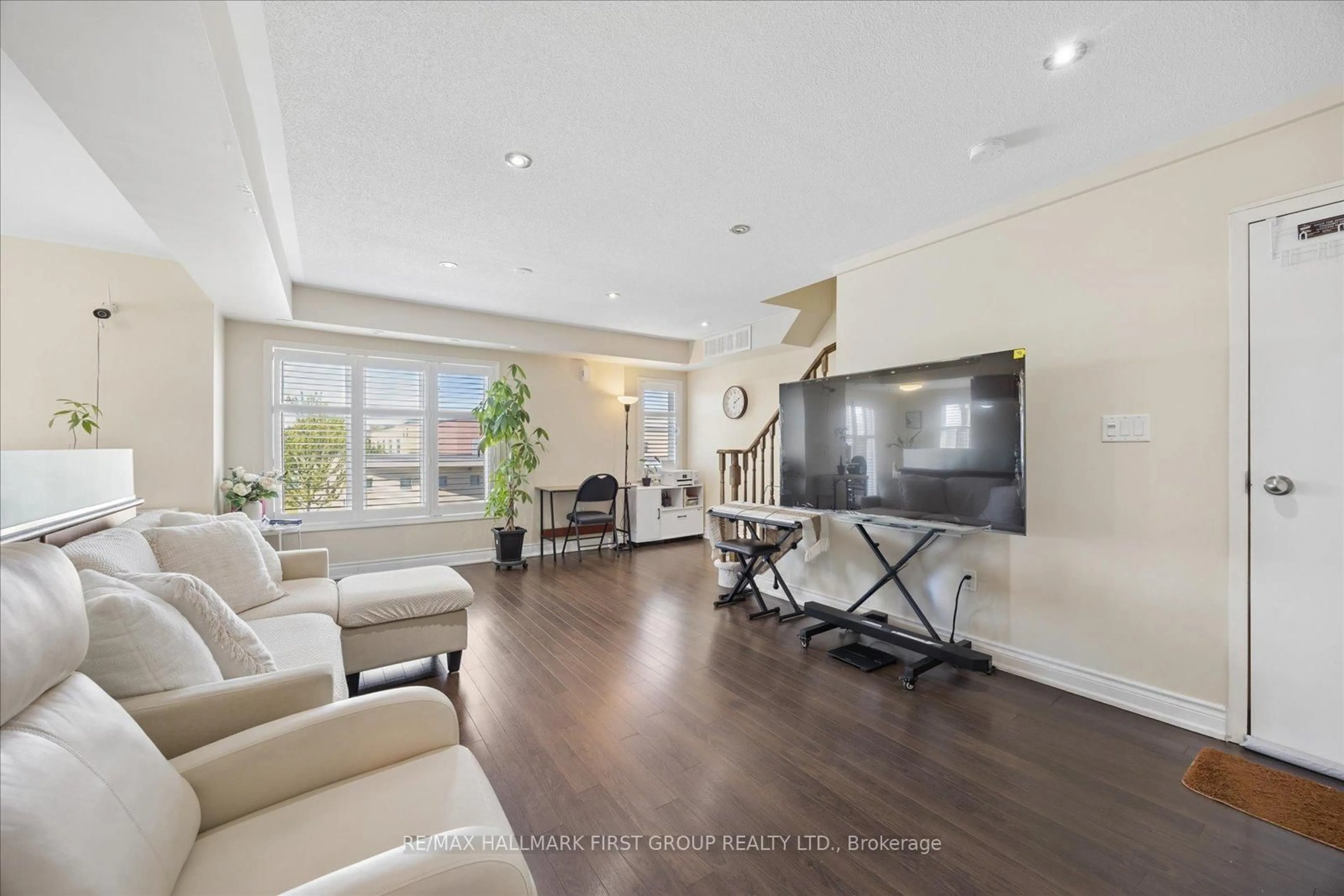 Living room with furniture, unknown for 2067 Bur Oak Ave #3, Markham Ontario L6E 0C6