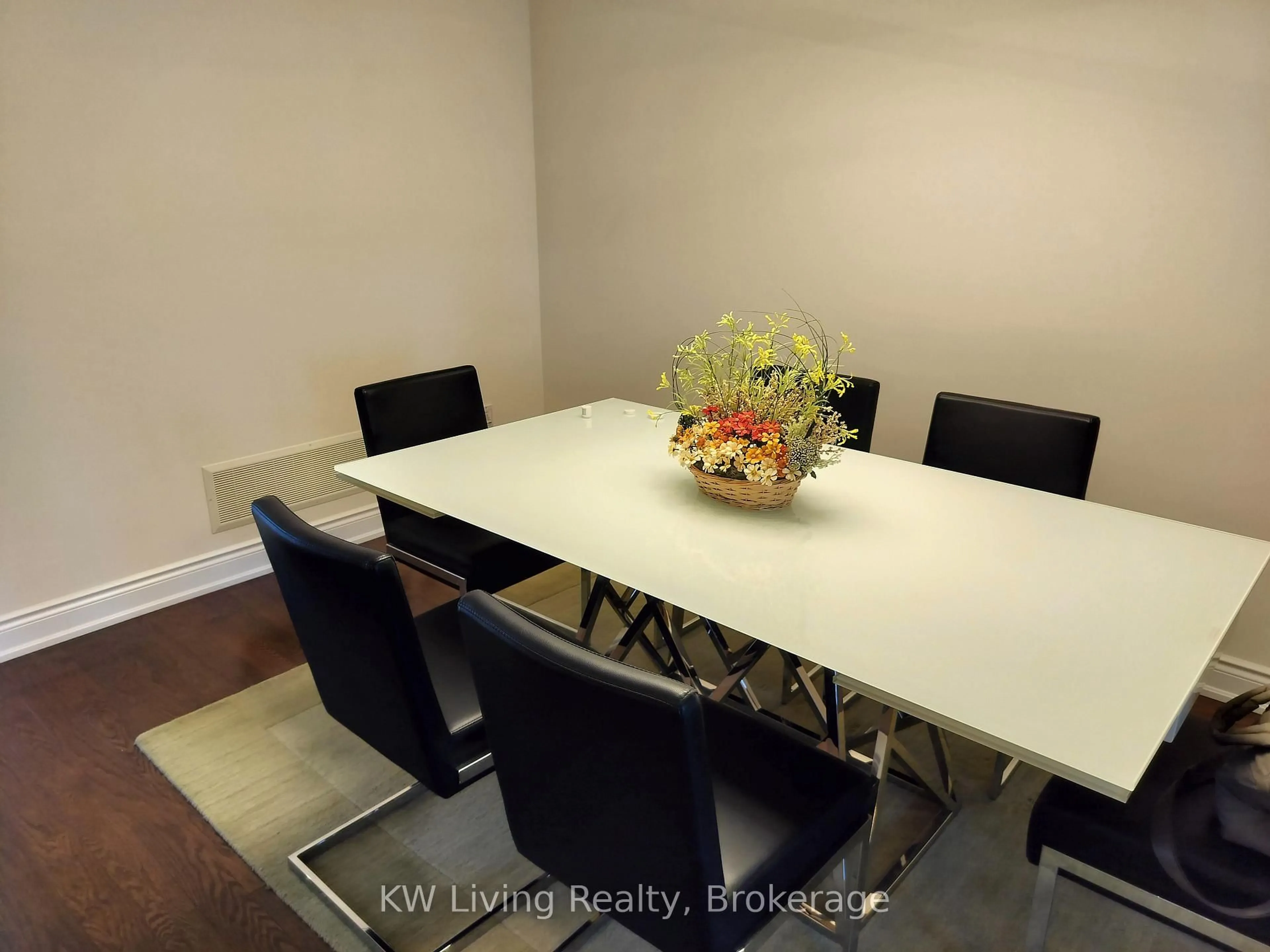 Dining room, unknown for 74 Mack Clement Lane, Richmond Hill Ontario L4S 0G2