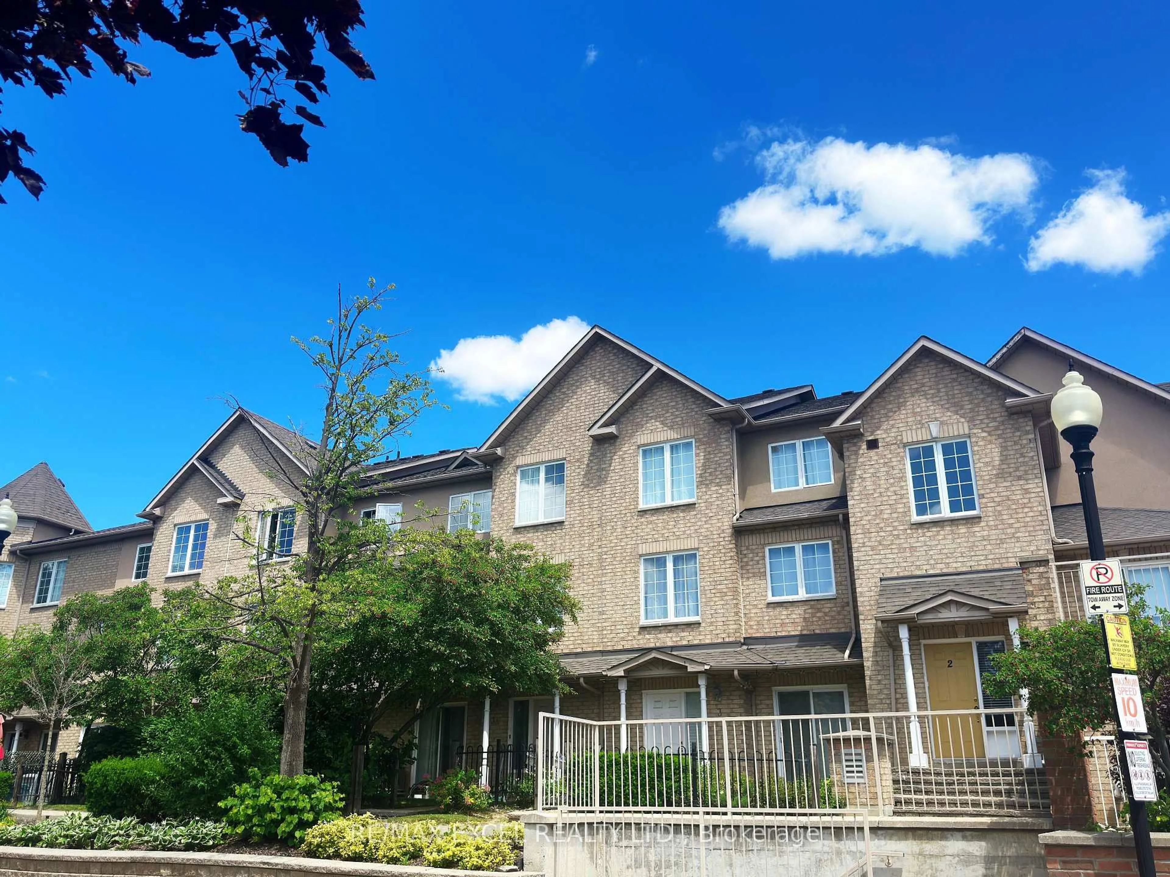 Unknown for 10 Cox Blvd #3, Markham Ontario L3R 4G2