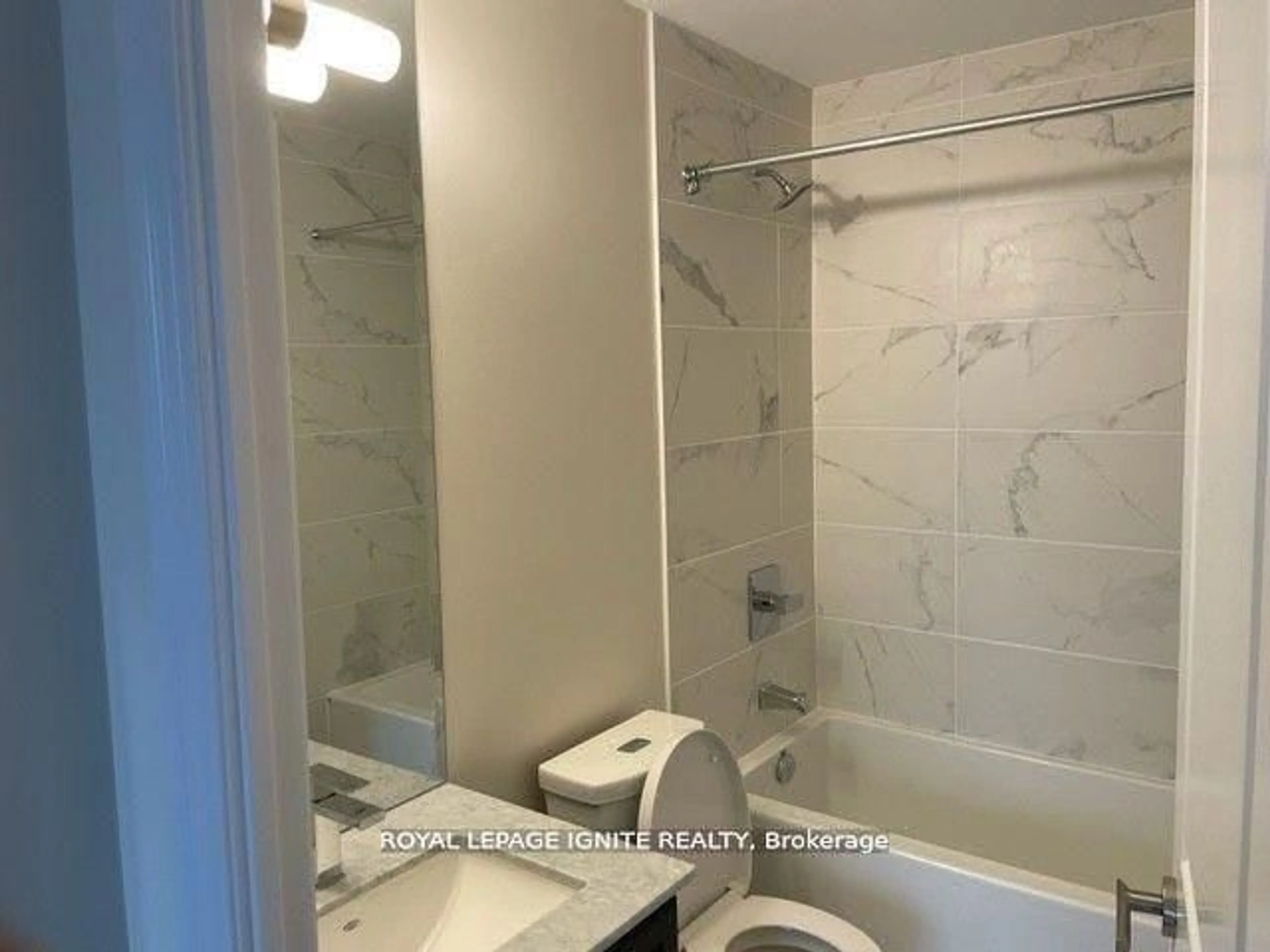 Standard bathroom, unknown for 9085 Jane St #1401, Vaughan Ontario L4K 0L8