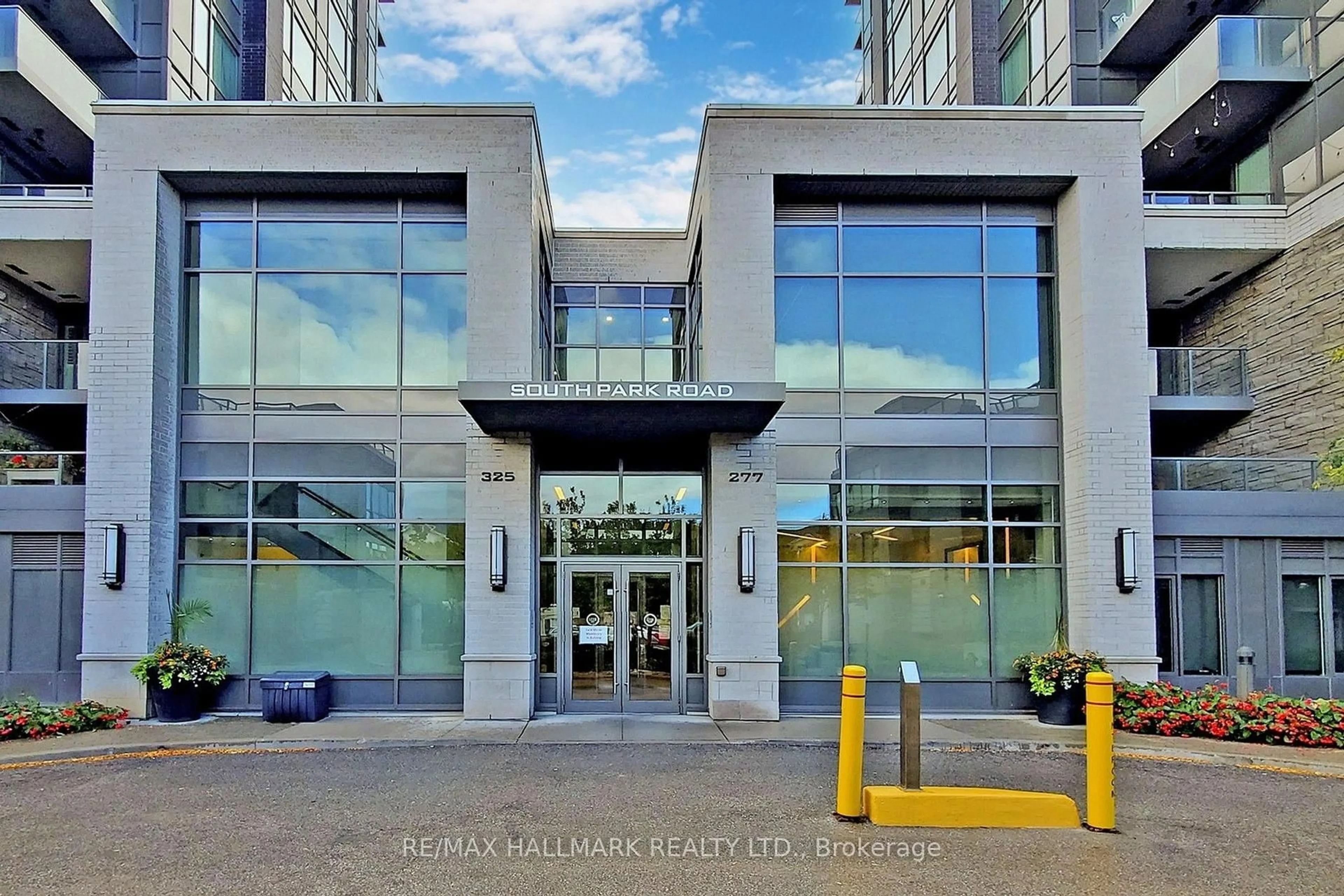 Indoor foyer for 325 South Park Rd #1003, Markham Ontario L3T 0B8