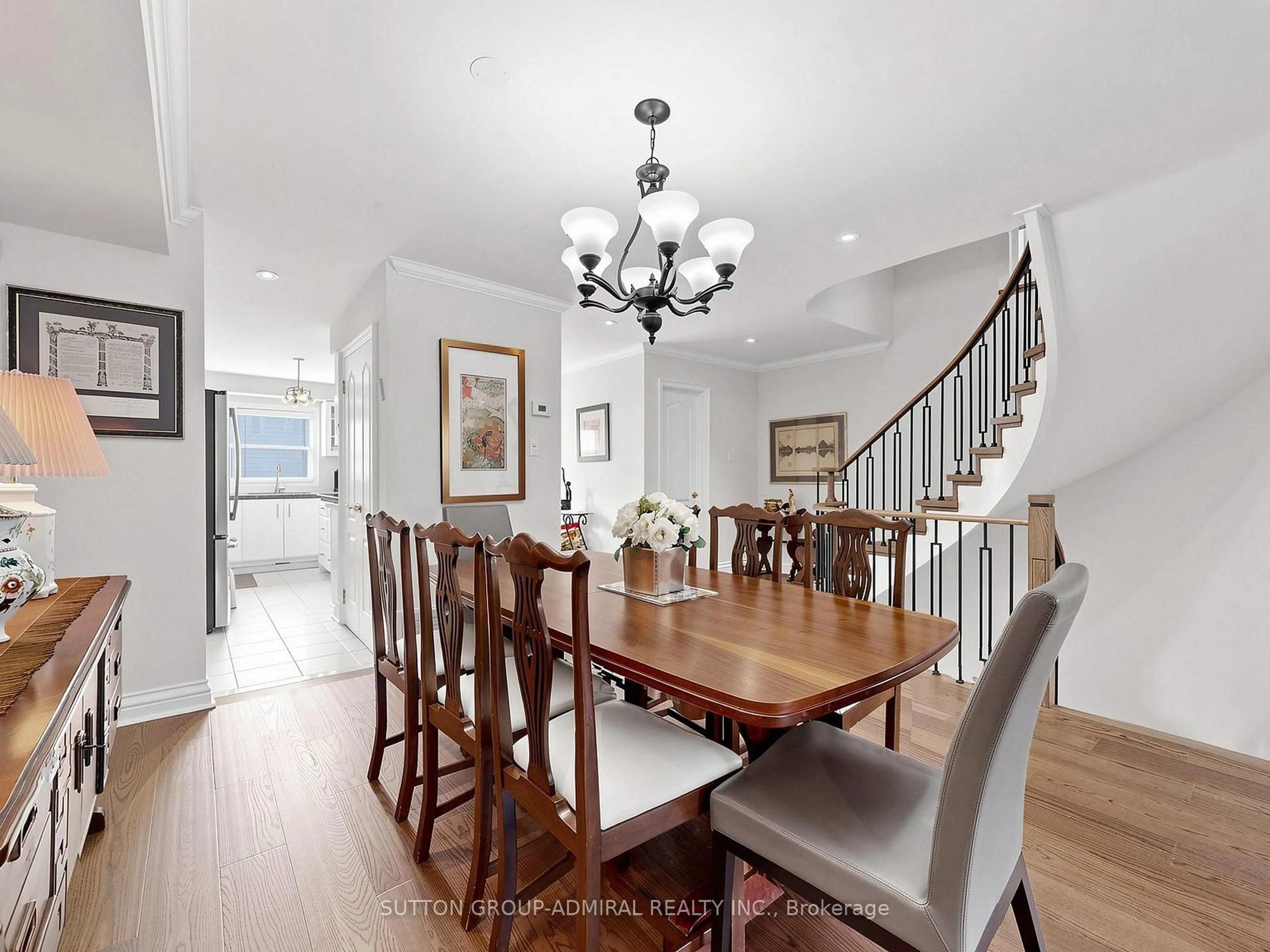 Dining room, wood/laminate floor for 105 Leah Cres #105, Vaughan Ontario L4J 8C4