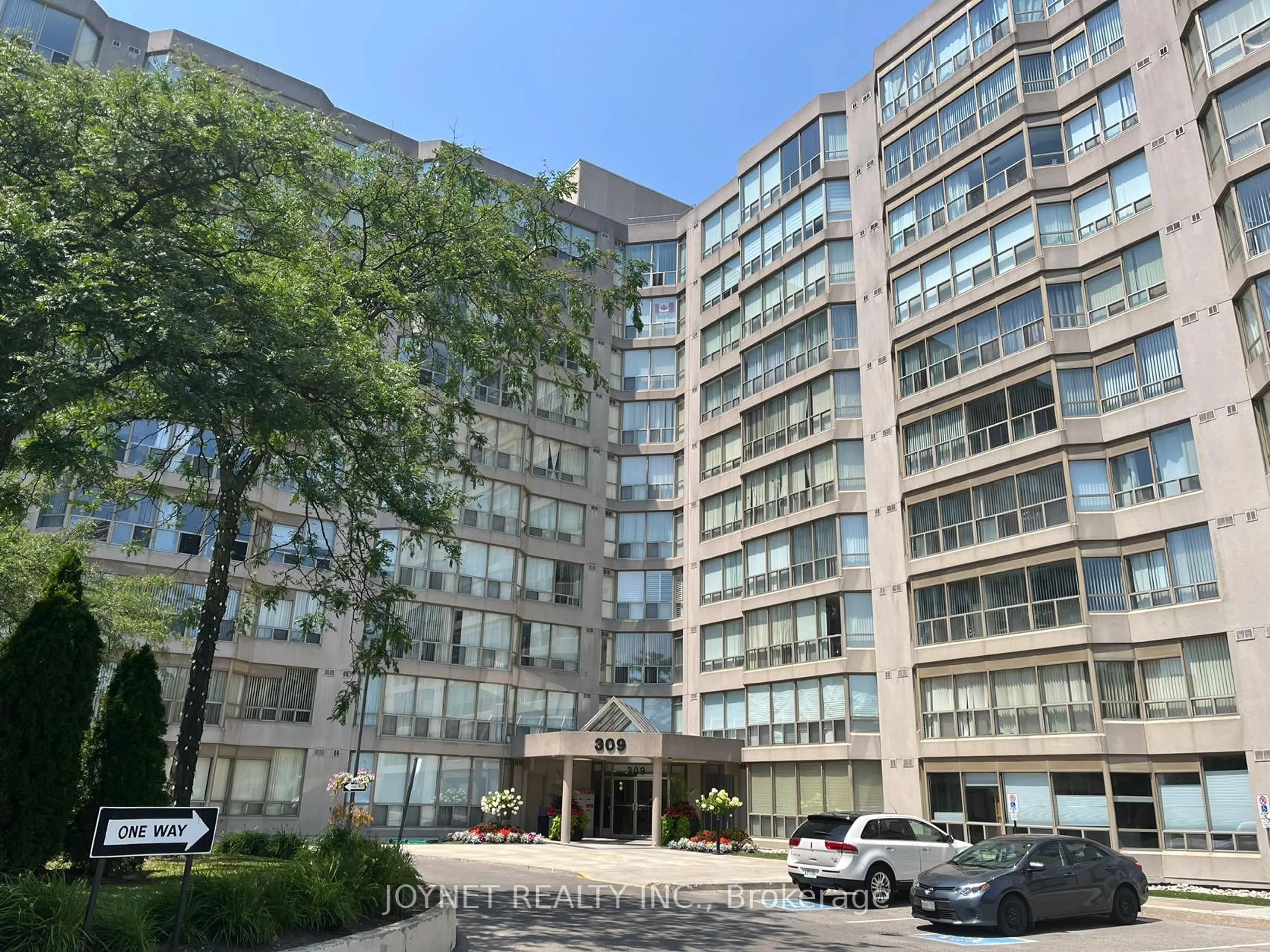 Indoor foyer for 309 Major Mackenzie Dr #721, Richmond Hill Ontario L4C 9V5