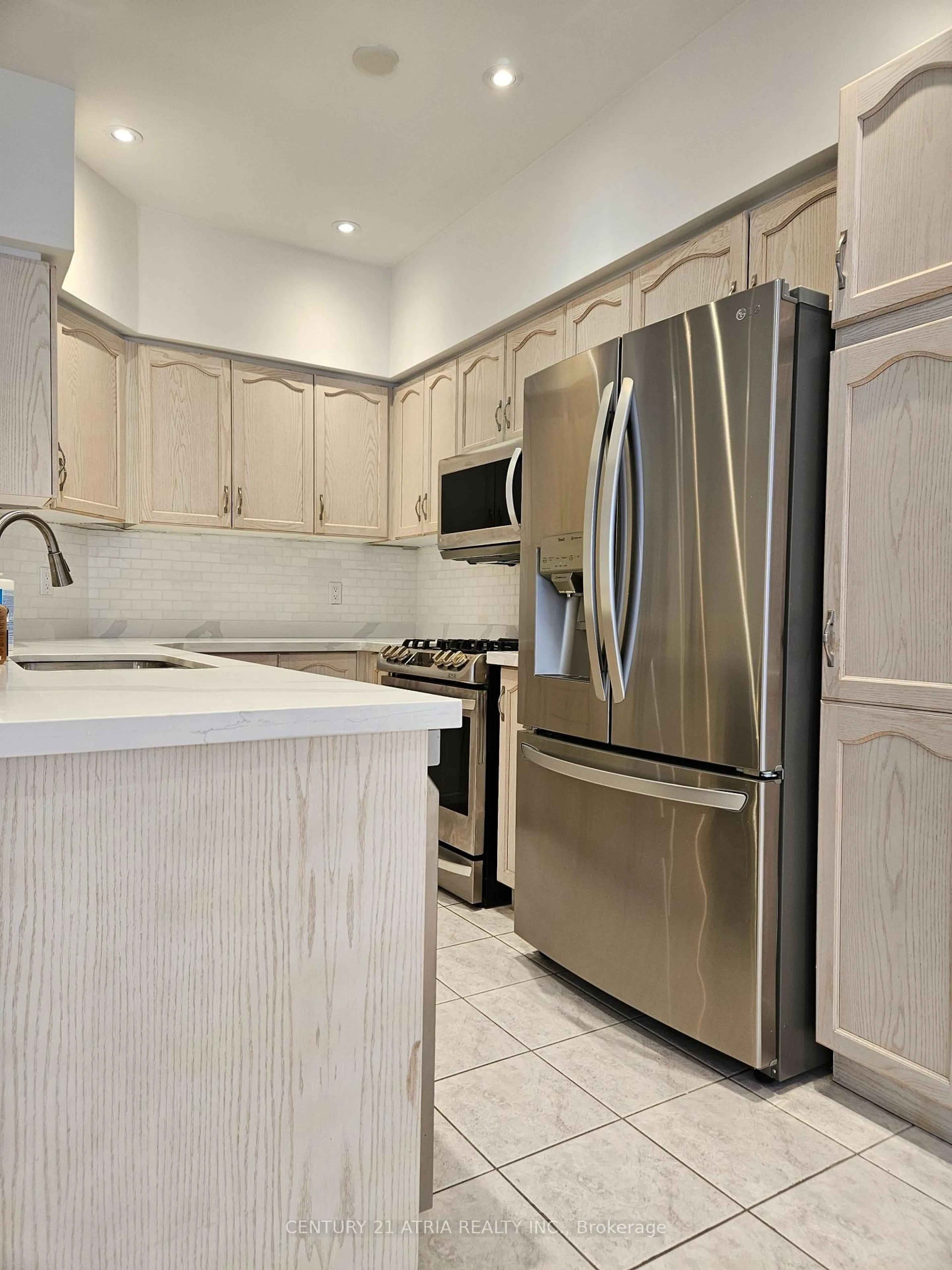 Unknown for 266 John West Way, Aurora Ontario L4G 7J3