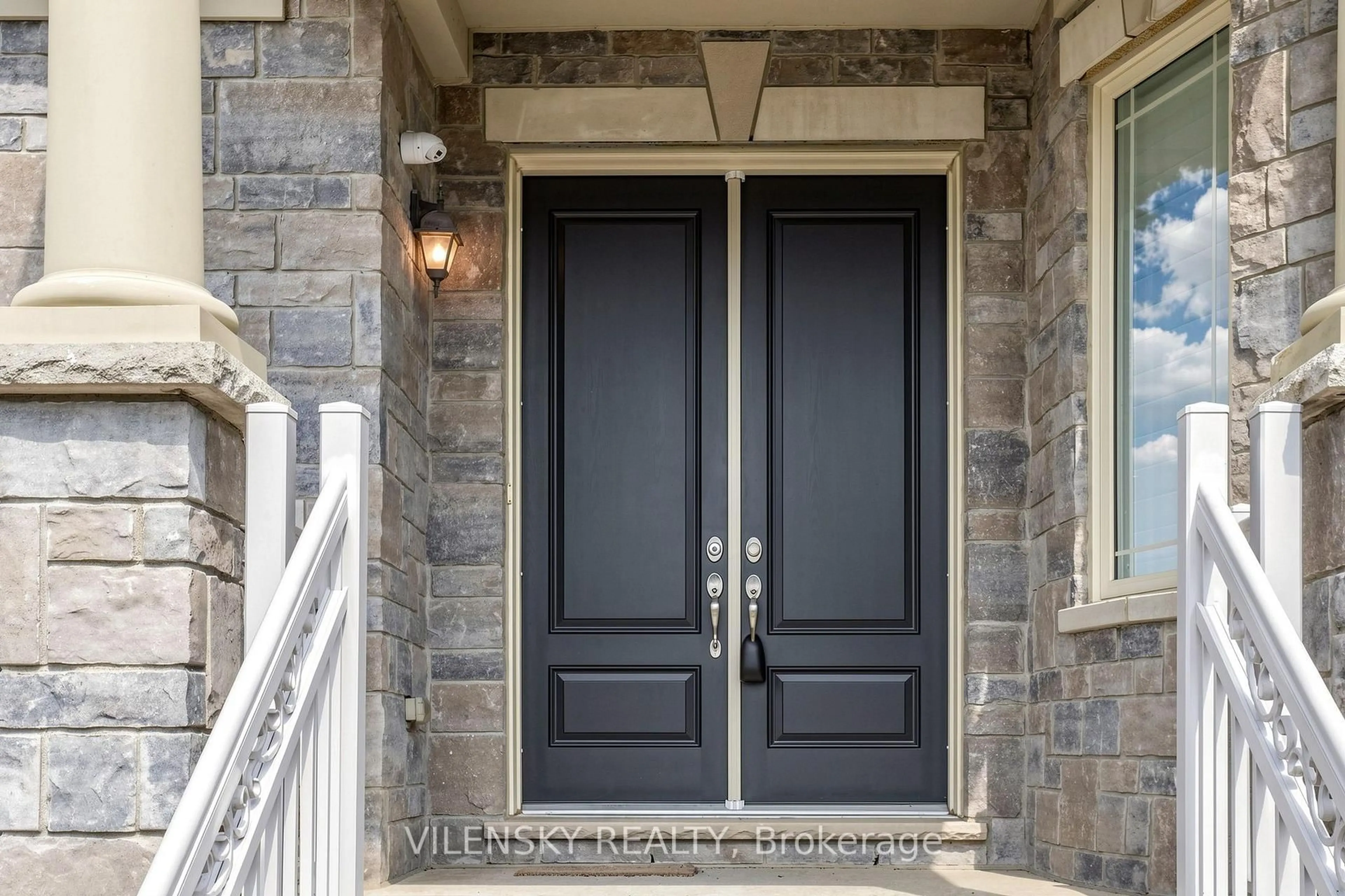 Indoor entryway for 95 Chesney Cres, Vaughan Ontario L4H 4A5
