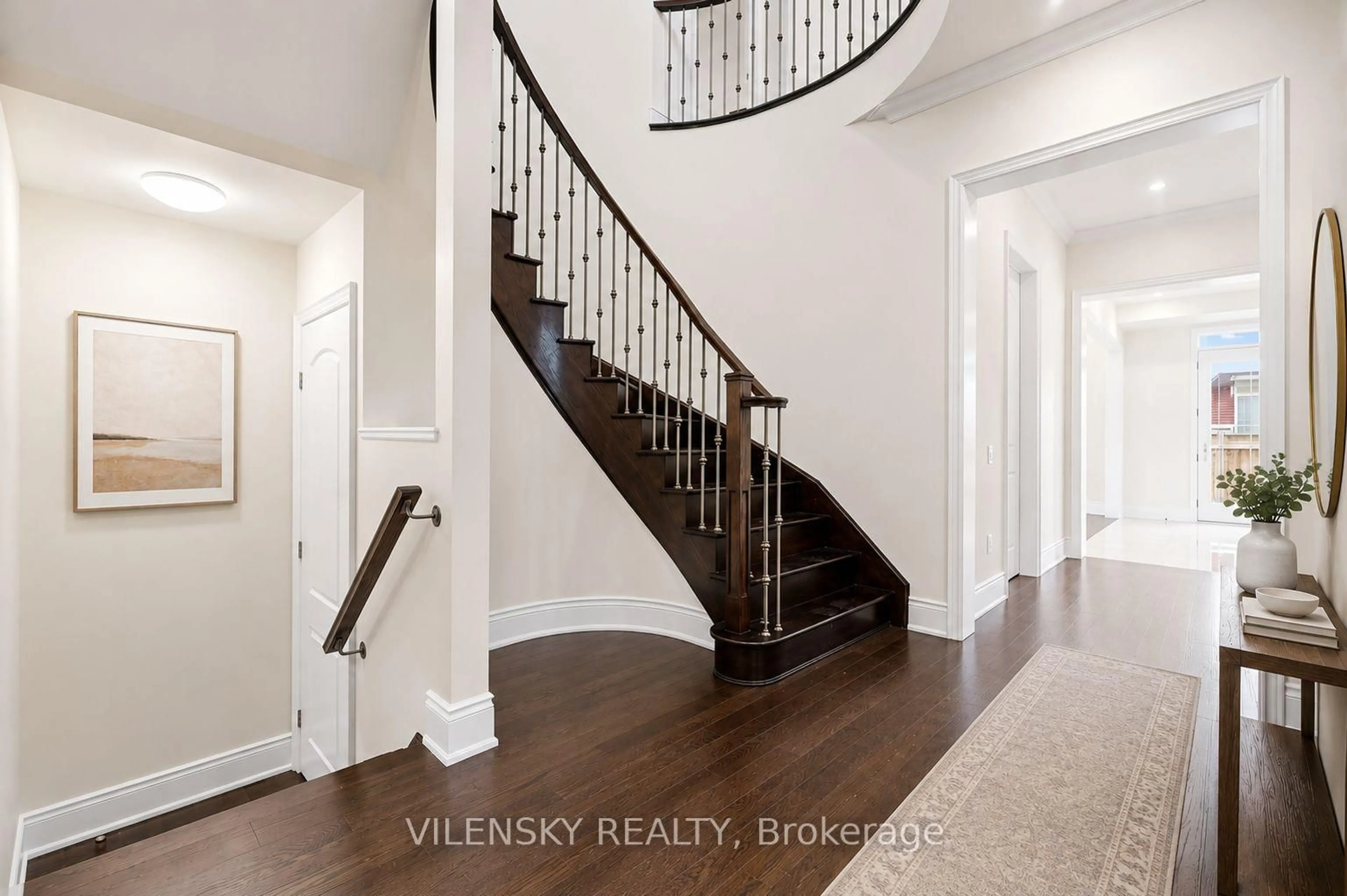 Indoor entryway for 95 Chesney Cres, Vaughan Ontario L4H 4A5