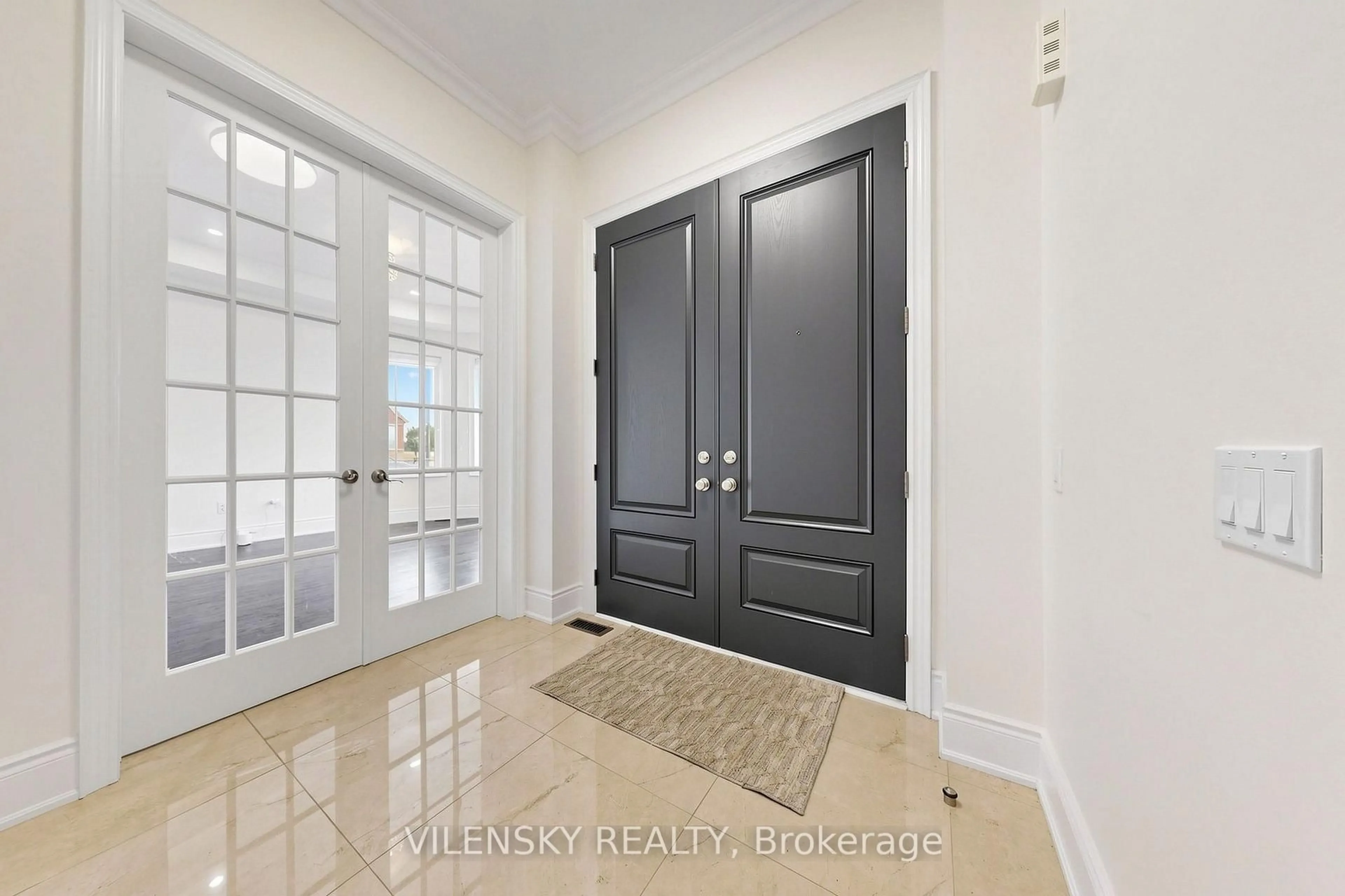 Indoor entryway for 95 Chesney Cres, Vaughan Ontario L4H 4A5