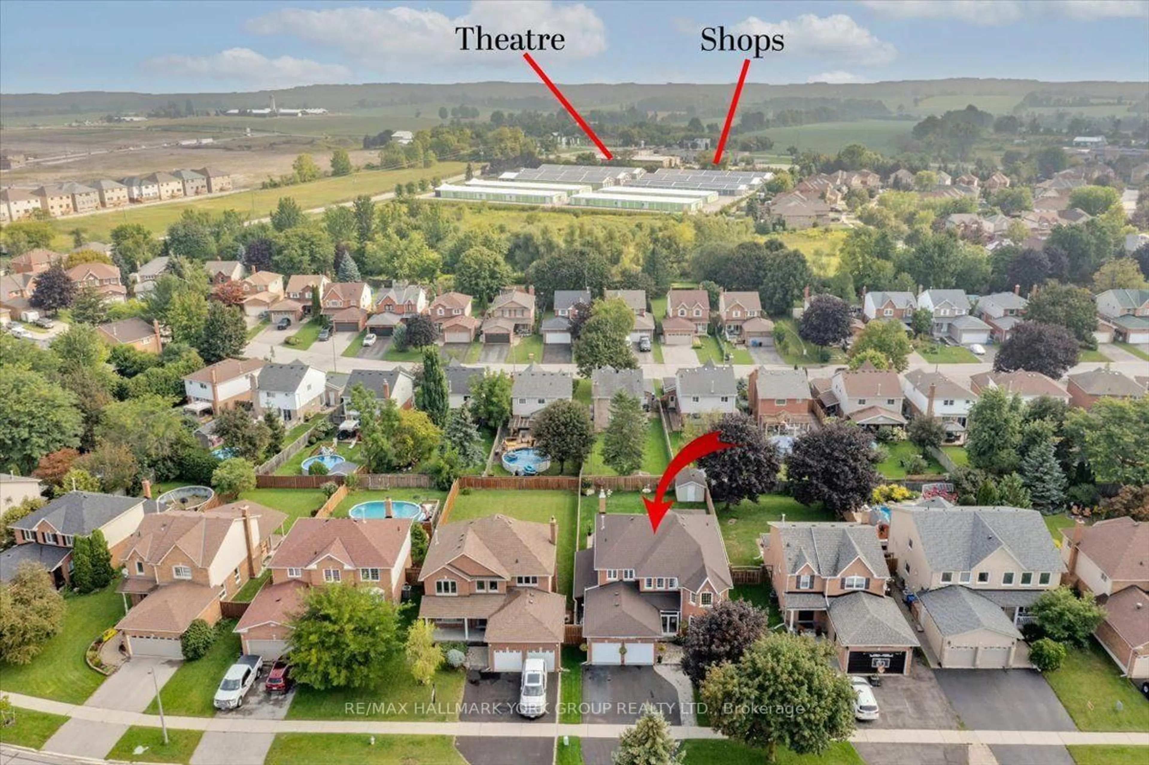 A pic from outside/outdoor area/front of a property/back of a property/a pic from drone, street for 151 Natanya Blvd, Georgina Ontario L4P 3N2