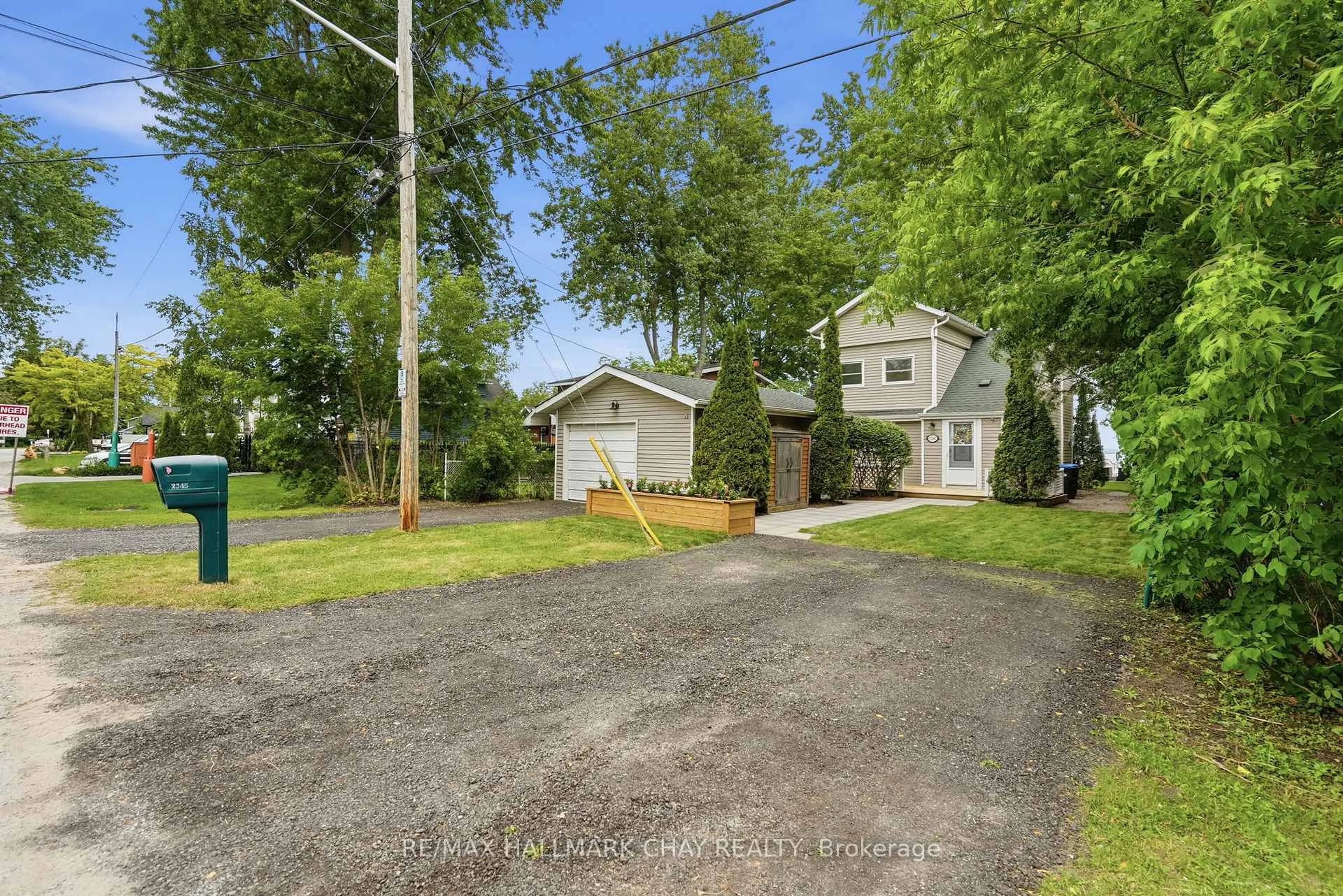 A pic from outside/outdoor area/front of a property/back of a property/a pic from drone, street for 2345 Crystal Beach Rd, Innisfil Ontario L9S 3X1