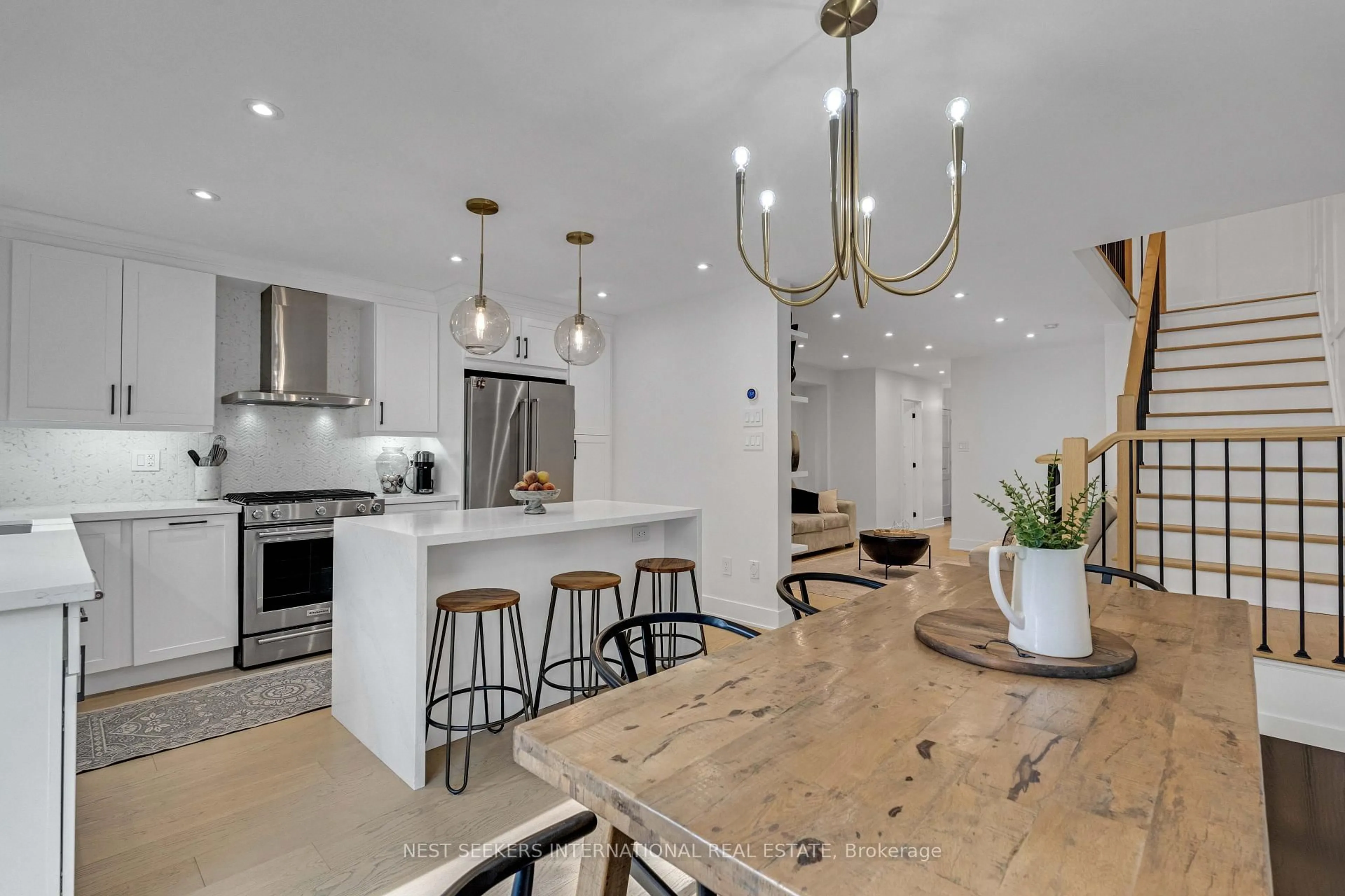 Open concept kitchen, unknown for 233 Venice Gate Dr, Vaughan Ontario L4H 0G1