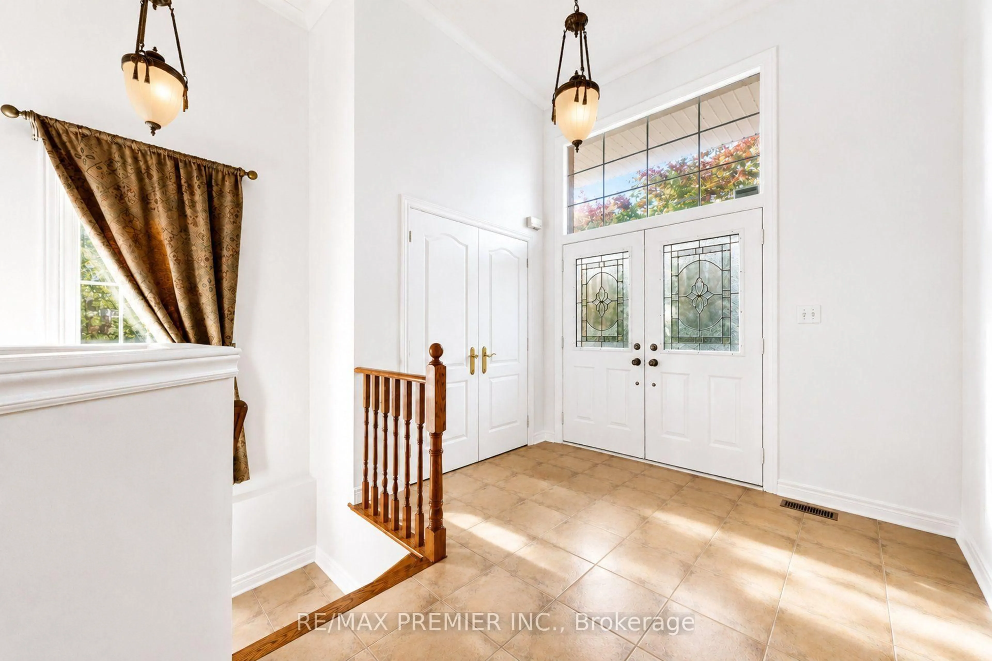 Indoor entryway for 146 South Belair Dr, Vaughan Ontario L4H 2N5