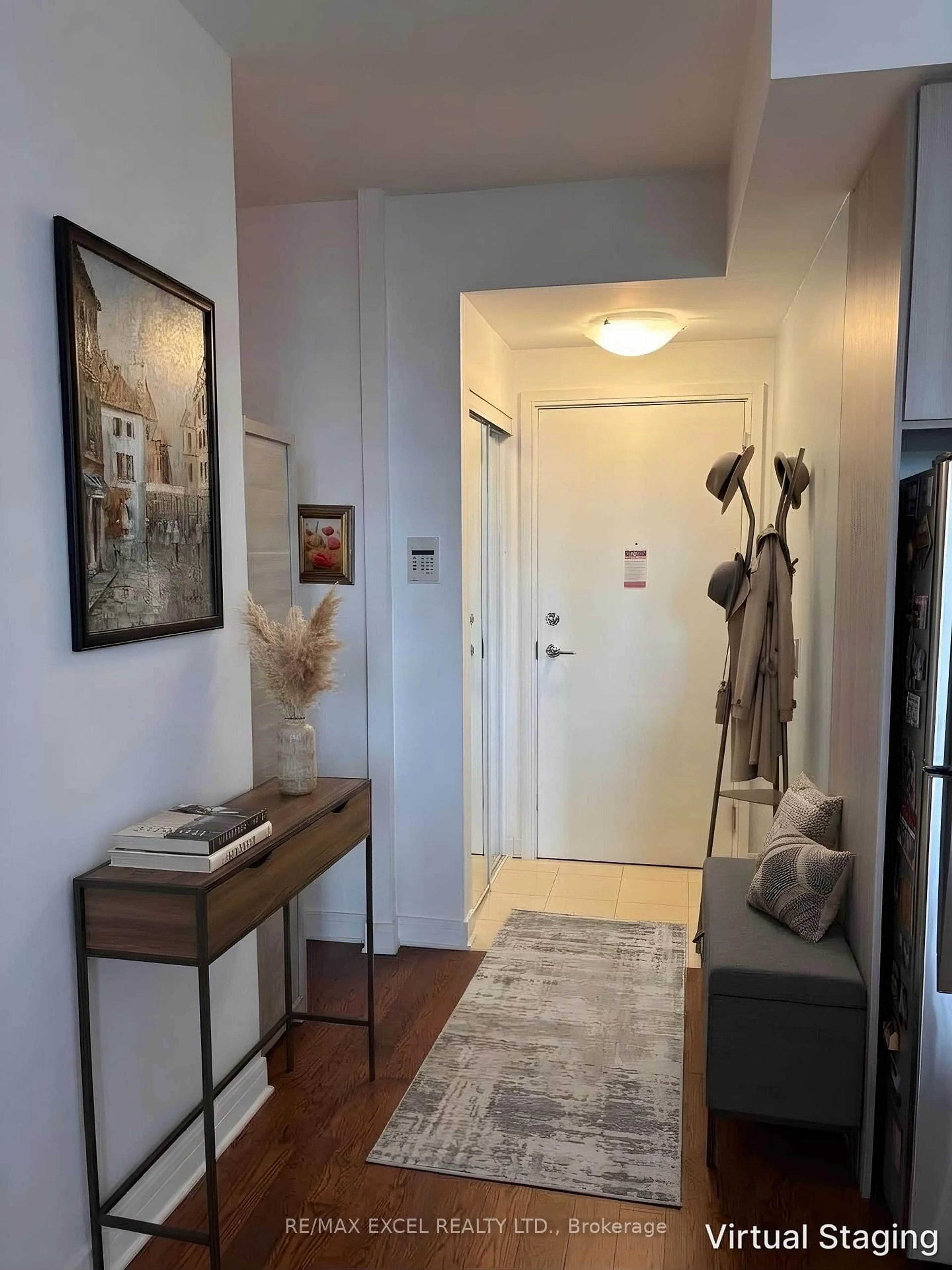 Indoor entryway for 9201 Yonge St #2304, Richmond Hill Ontario L4C 1H9