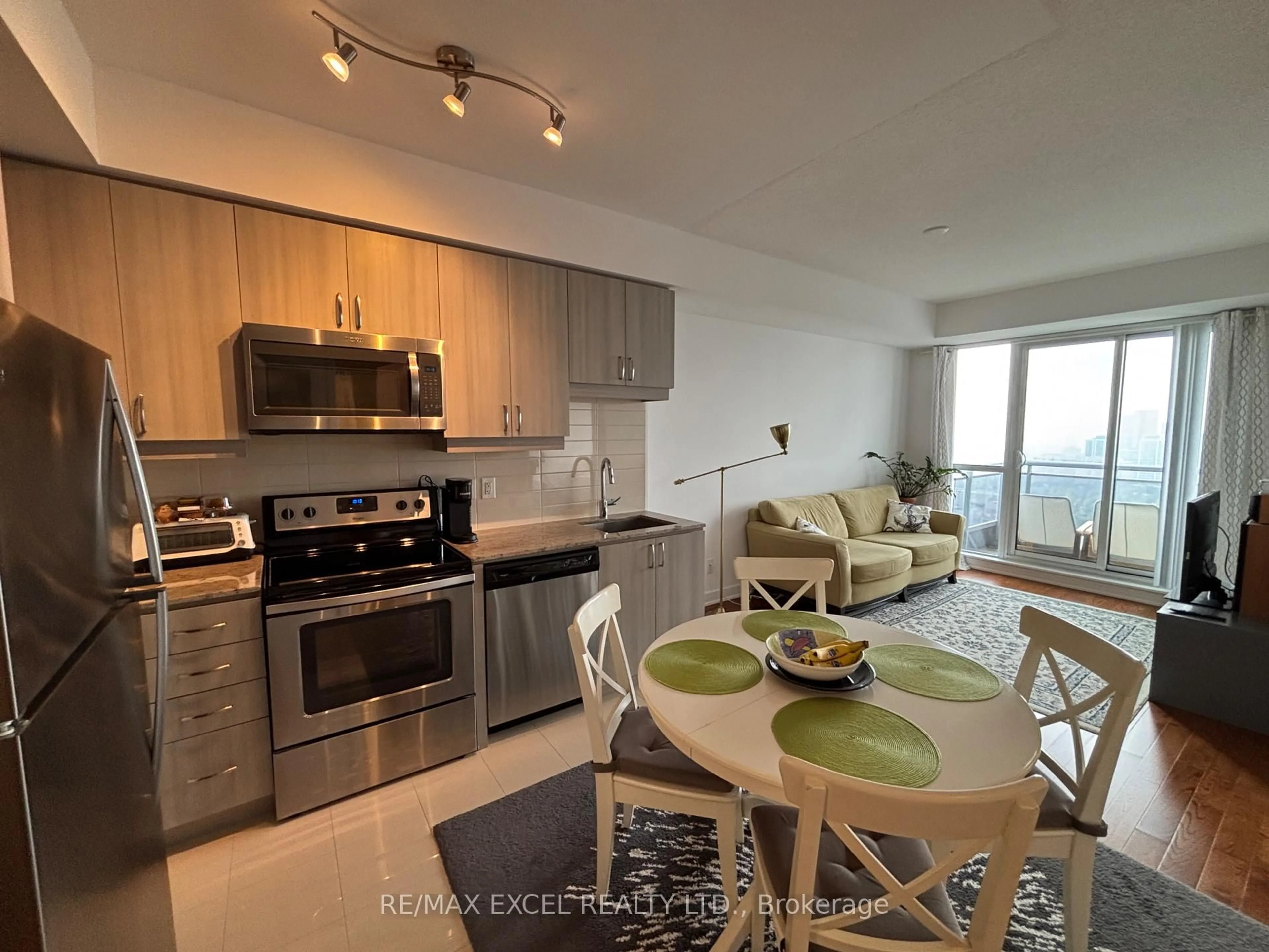 Open concept kitchen, unknown for 9201 Yonge St #2304, Richmond Hill Ontario L4C 1H9