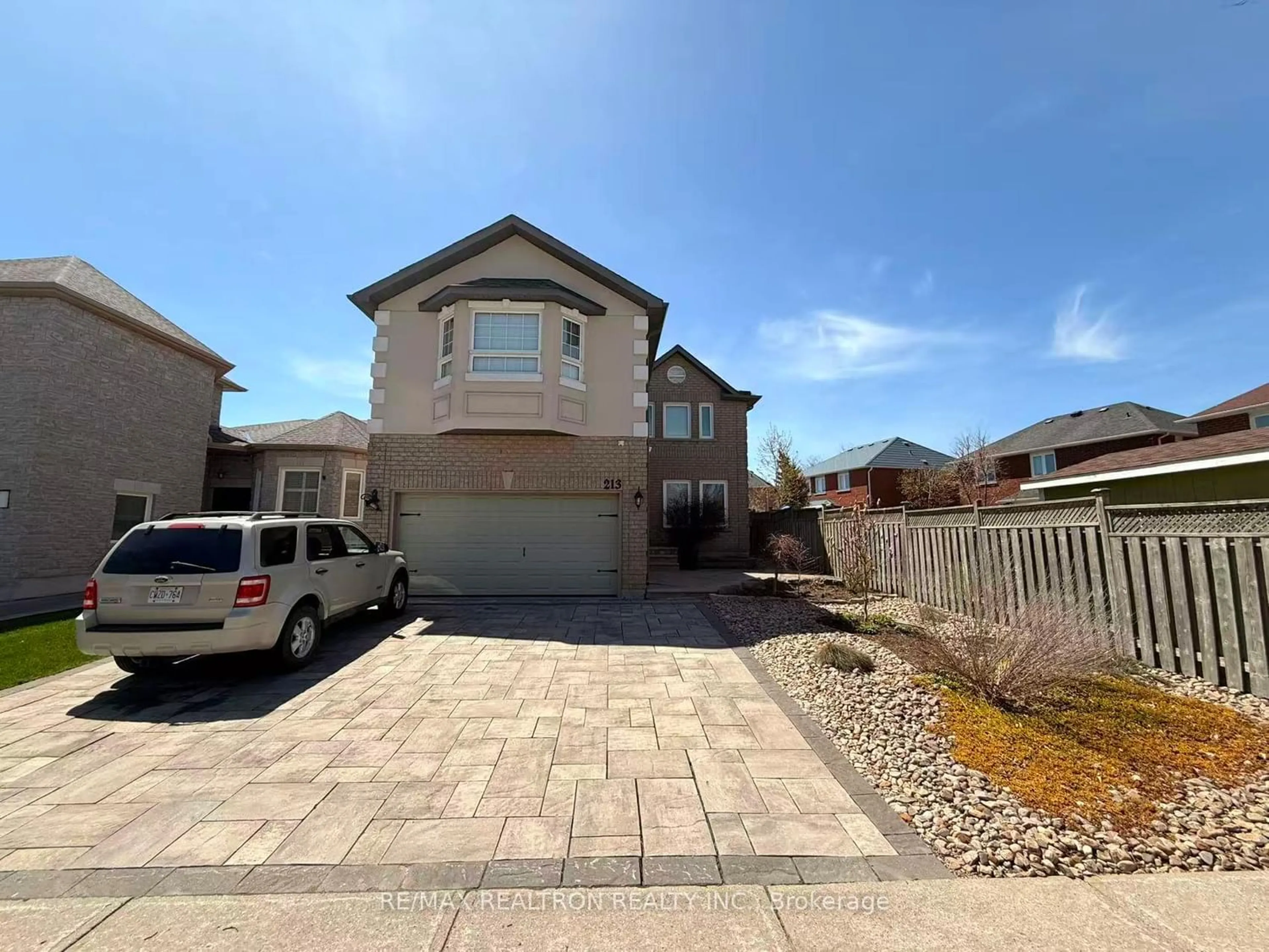 A pic from outside/outdoor area/front of a property/back of a property/a pic from drone, street for 213 Roseheath Dr, Vaughan Ontario L6A 2A3