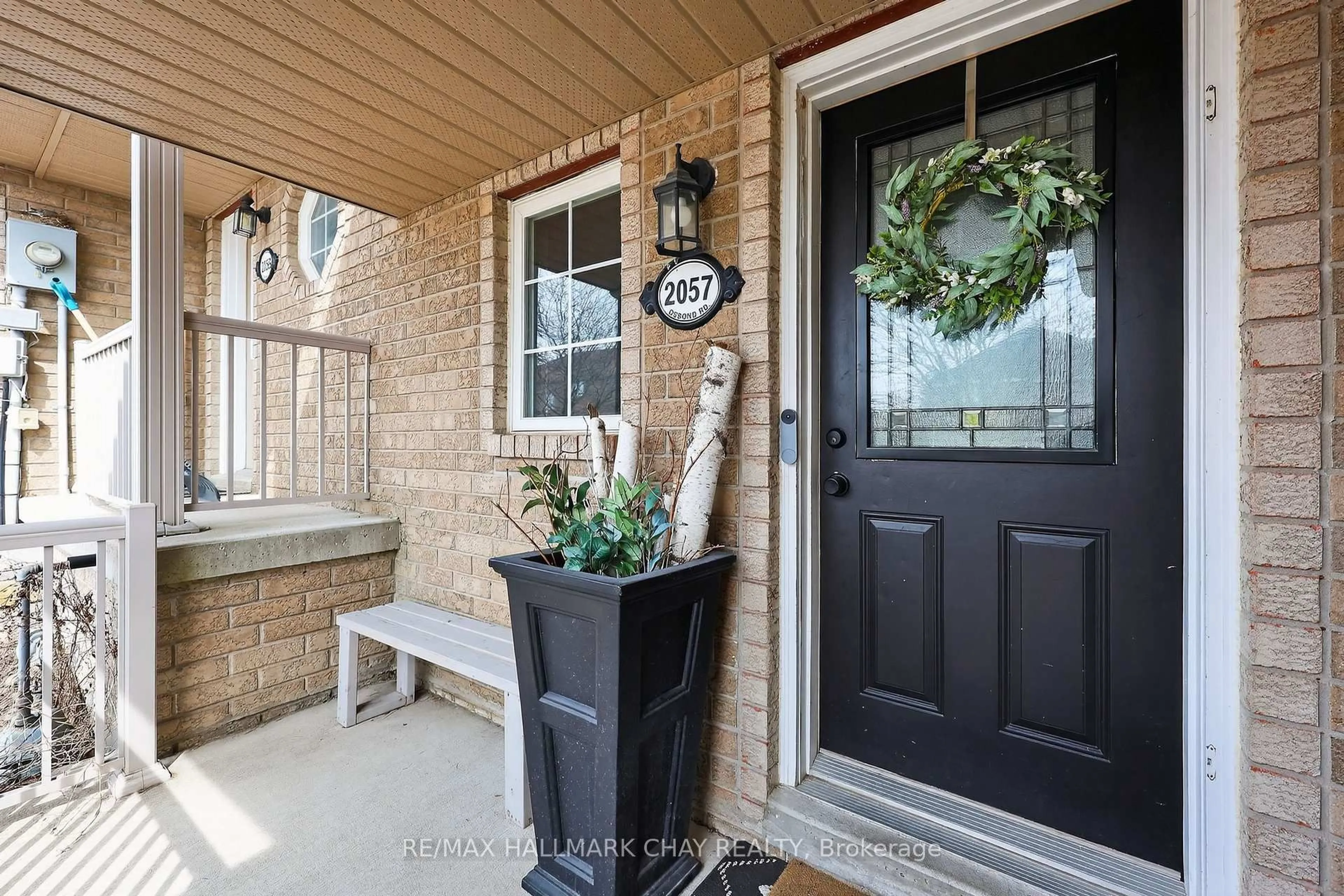 Indoor entryway for 2057 Osbond Rd, Innisfil Ontario L9S 0B6