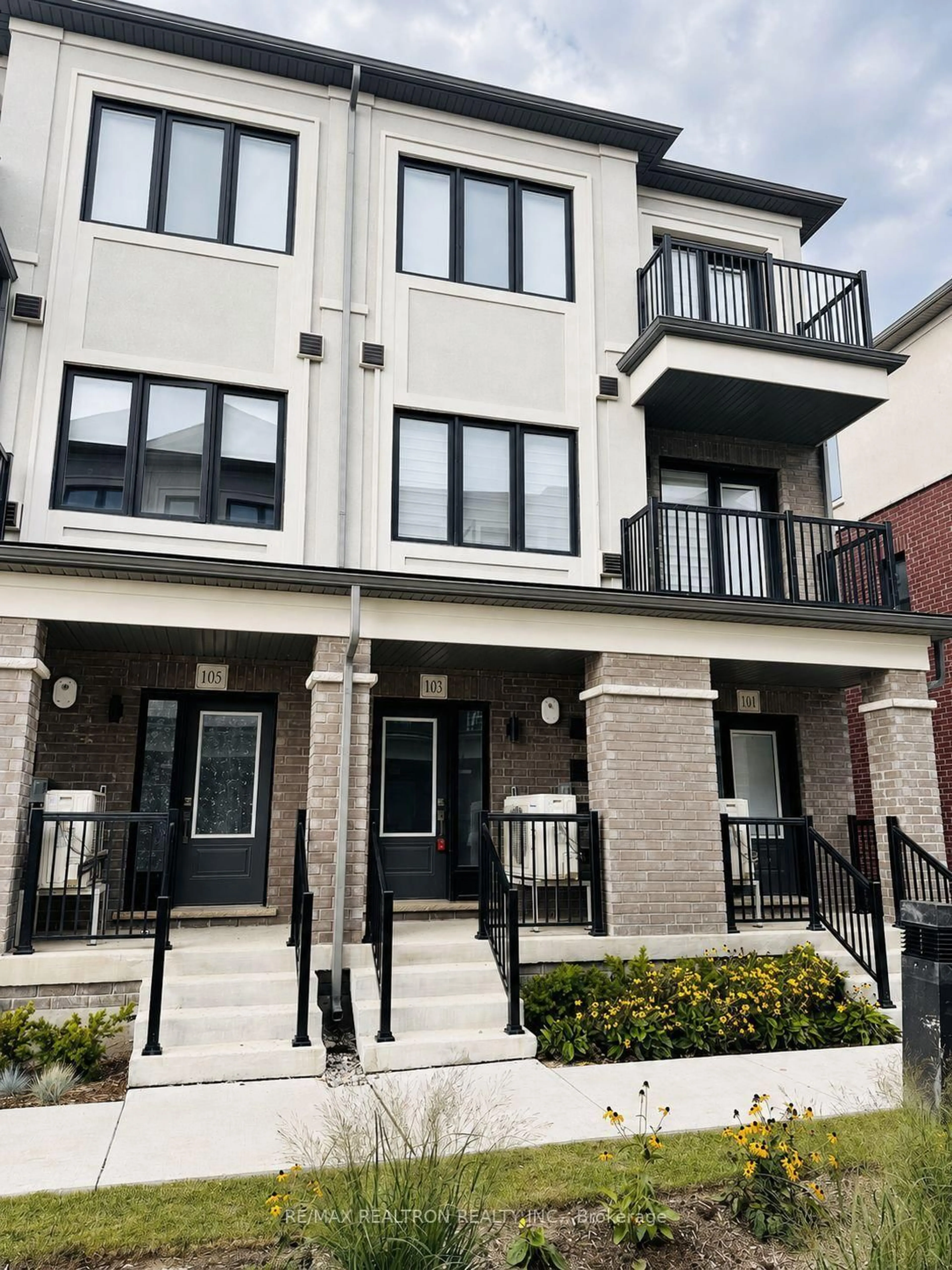 Home with brick exterior material, street for 105 Matawin Lane, Richmond Hill Ontario L4B 0H7