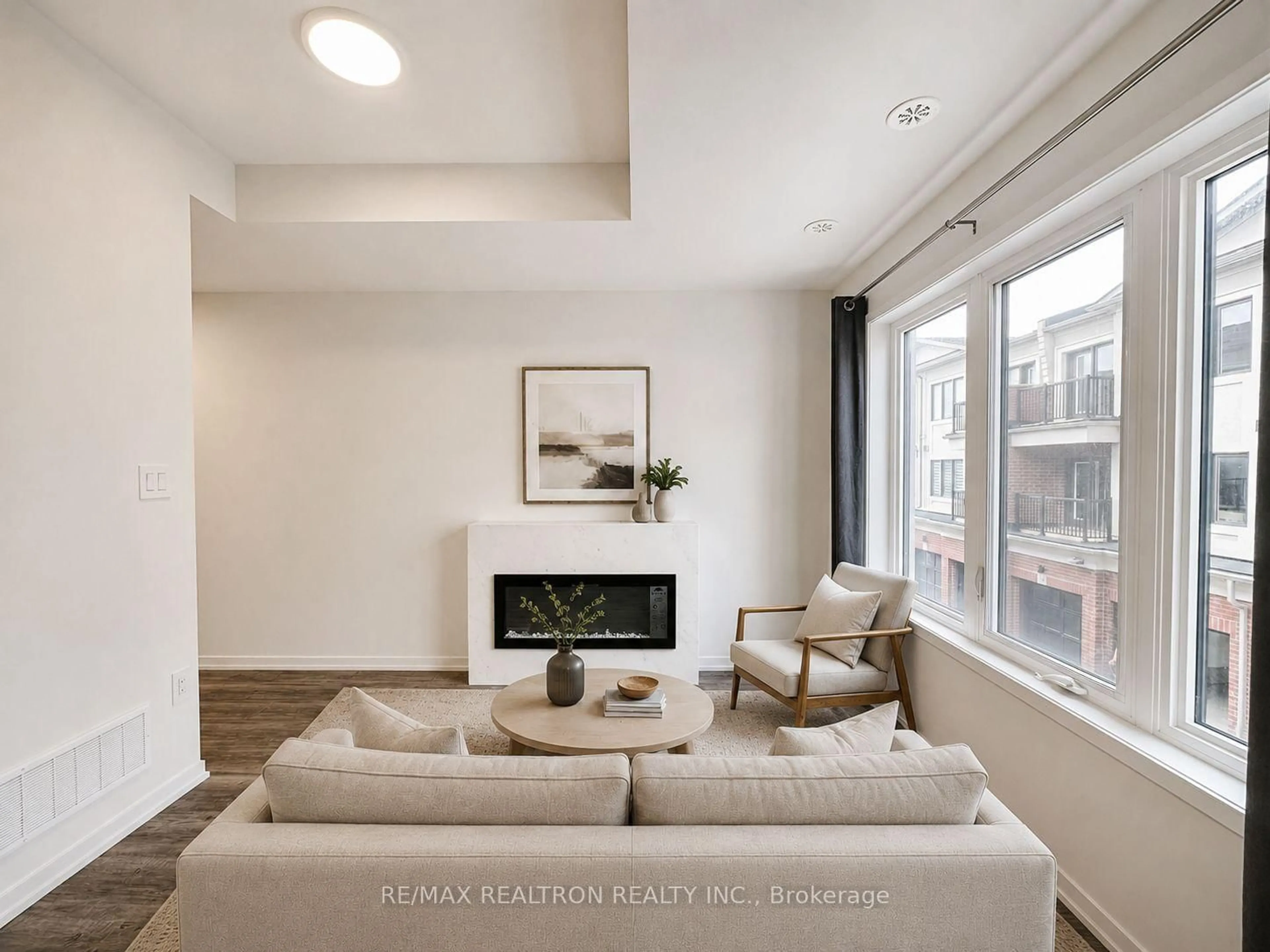 Living room with furniture, unknown for 105 Matawin Lane, Richmond Hill Ontario L4B 0H7