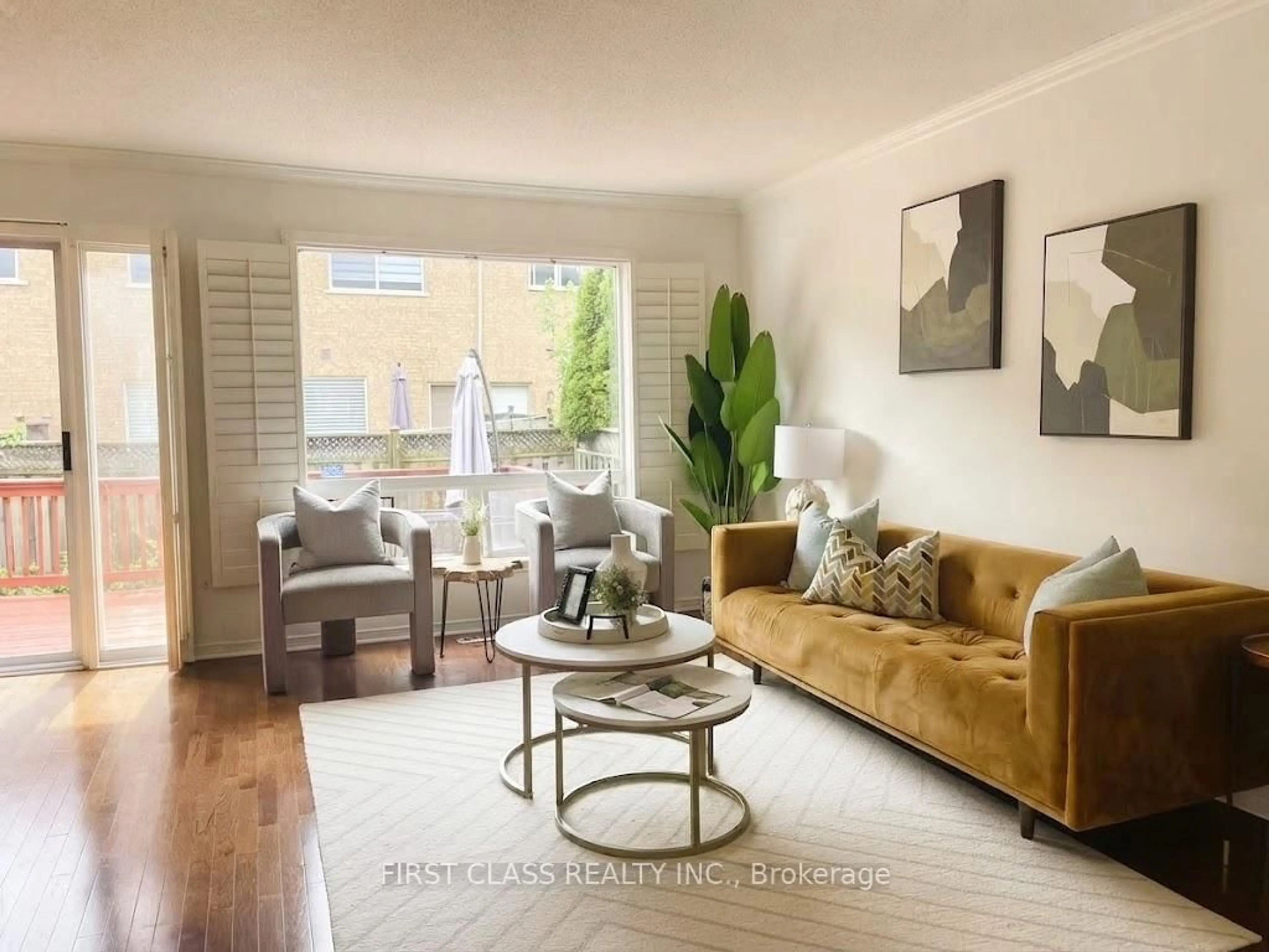 Living room with furniture, unknown for 9 Revelstoke Cres, Richmond Hill Ontario L4B 4T4