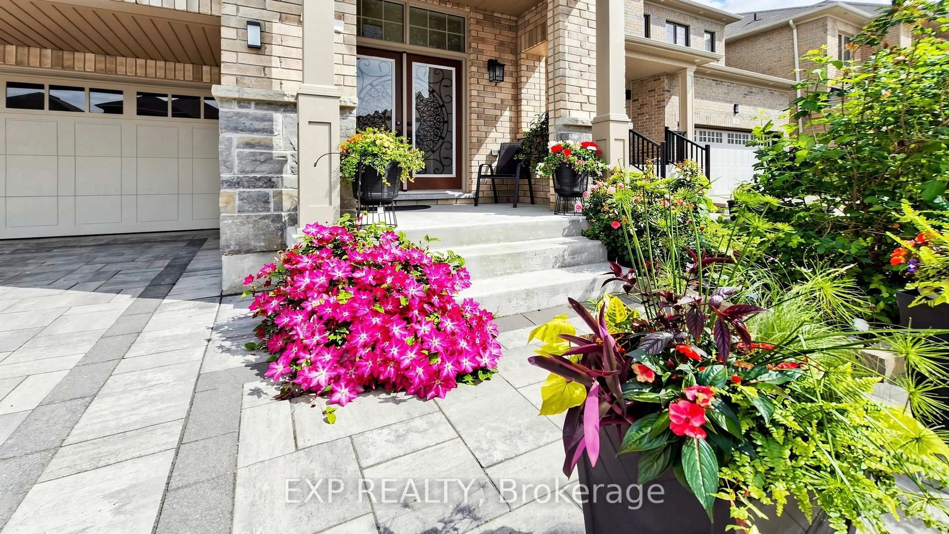 Indoor entryway for 34 Buttonleaf Cres, Whitchurch-Stouffville Ontario L4A 4P5