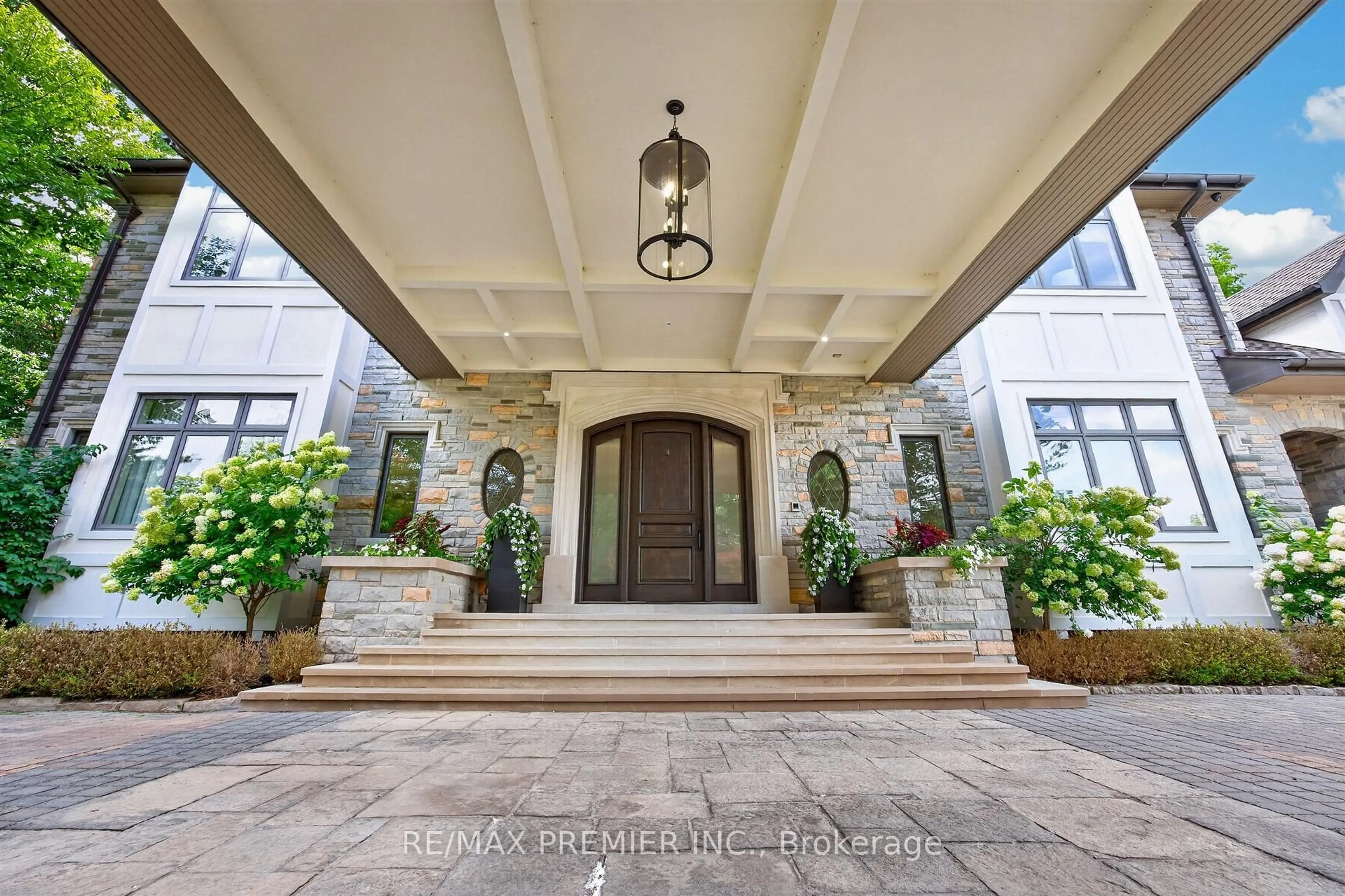 Indoor entryway for 40 Golf Ave, Vaughan Ontario L4L 3A5