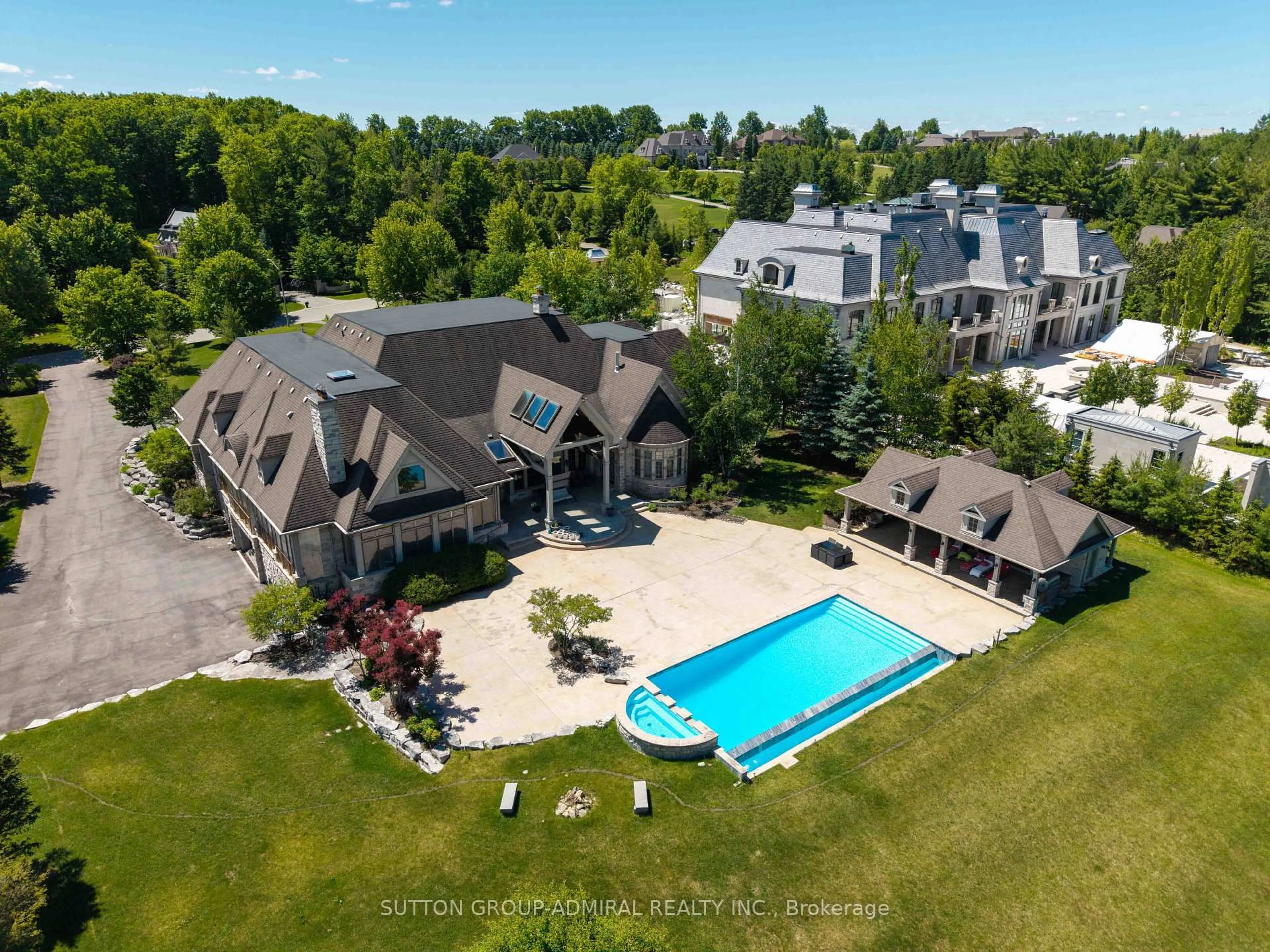 A pic from outside/outdoor area/front of a property/back of a property/a pic from drone, water/lake/river/ocean view for 66 Scotch Valley Dr, King Ontario L7B 1L9