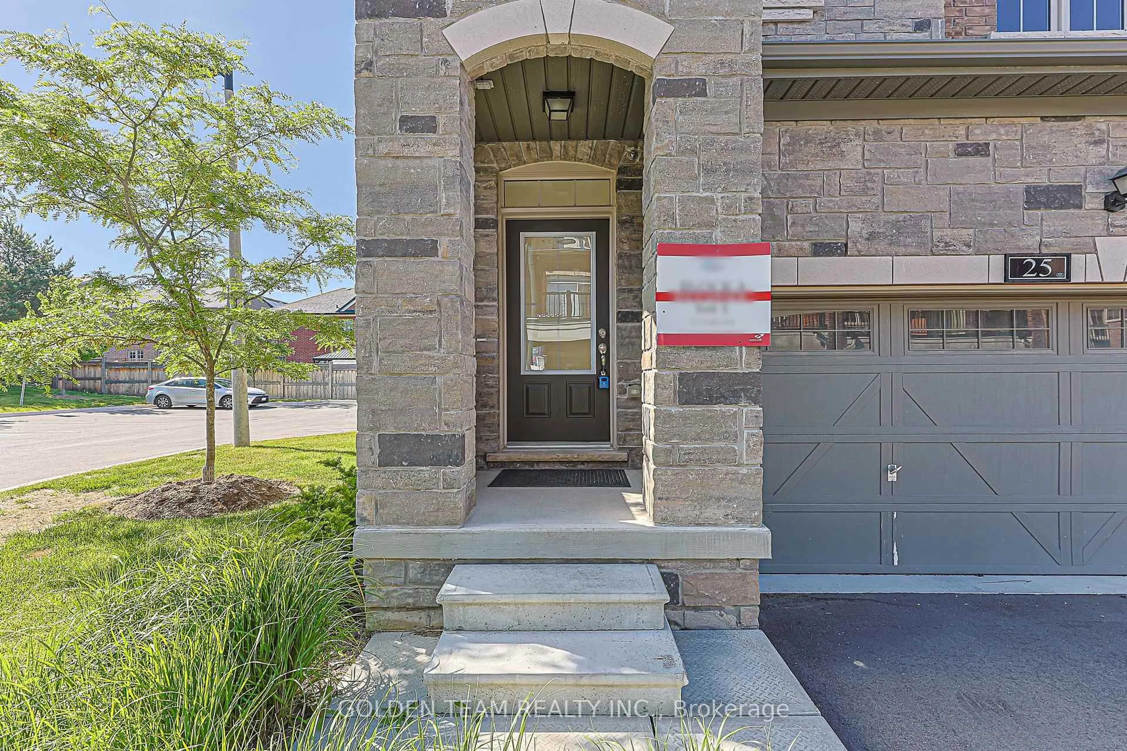 Indoor entryway for 25 Caviglia Lane, Markham Ontario L6B 1R5