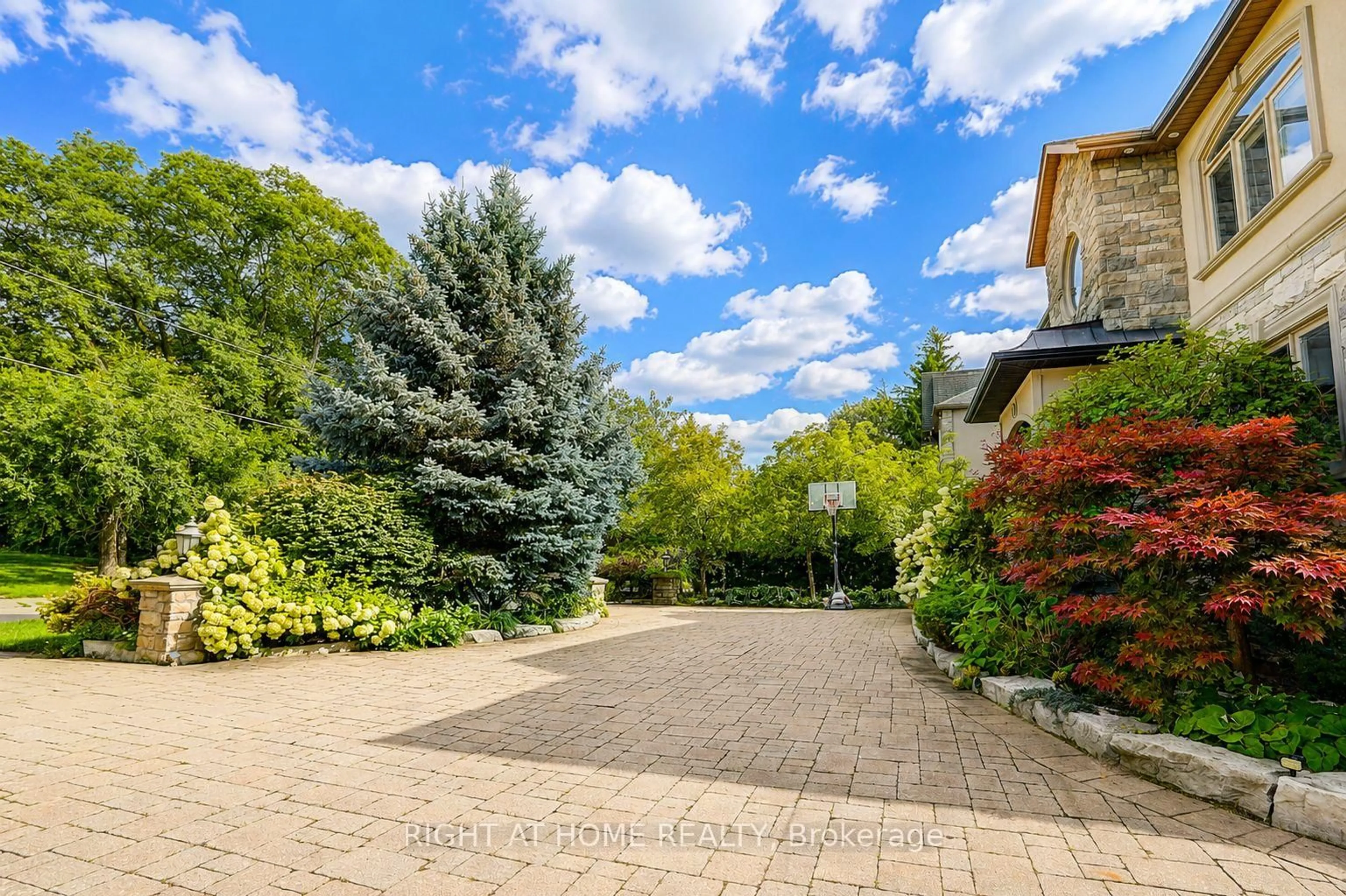 Patio, unknown for 16 Fairview Ave, Richmond Hill Ontario L4C 6L2
