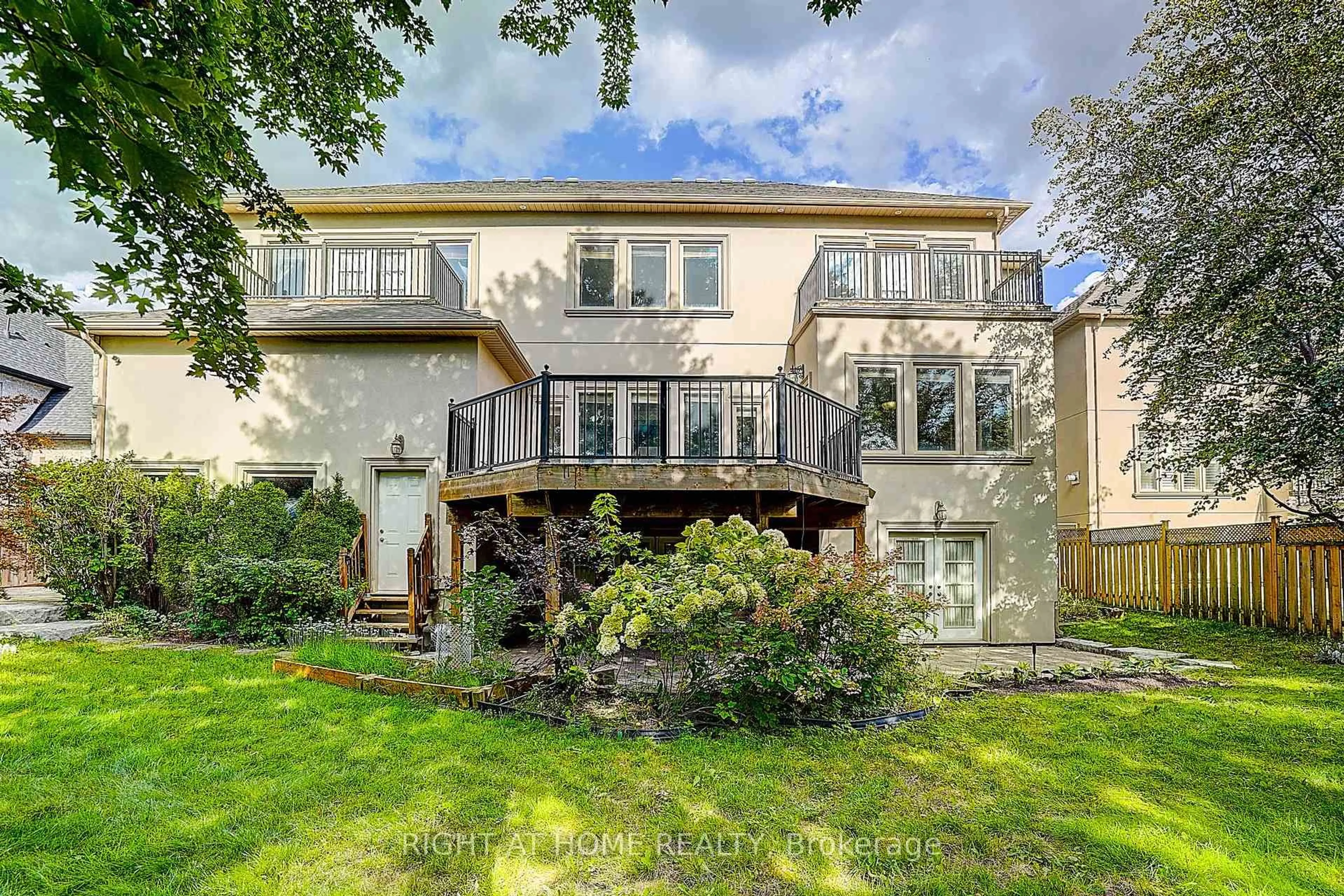 Unknown for 16 Fairview Ave, Richmond Hill Ontario L4C 6L2