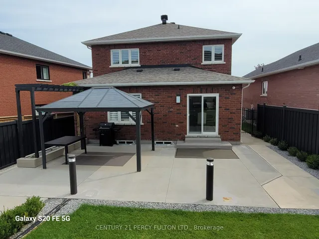 18 Wyman Cres, Bradford West Gwillimbury 2