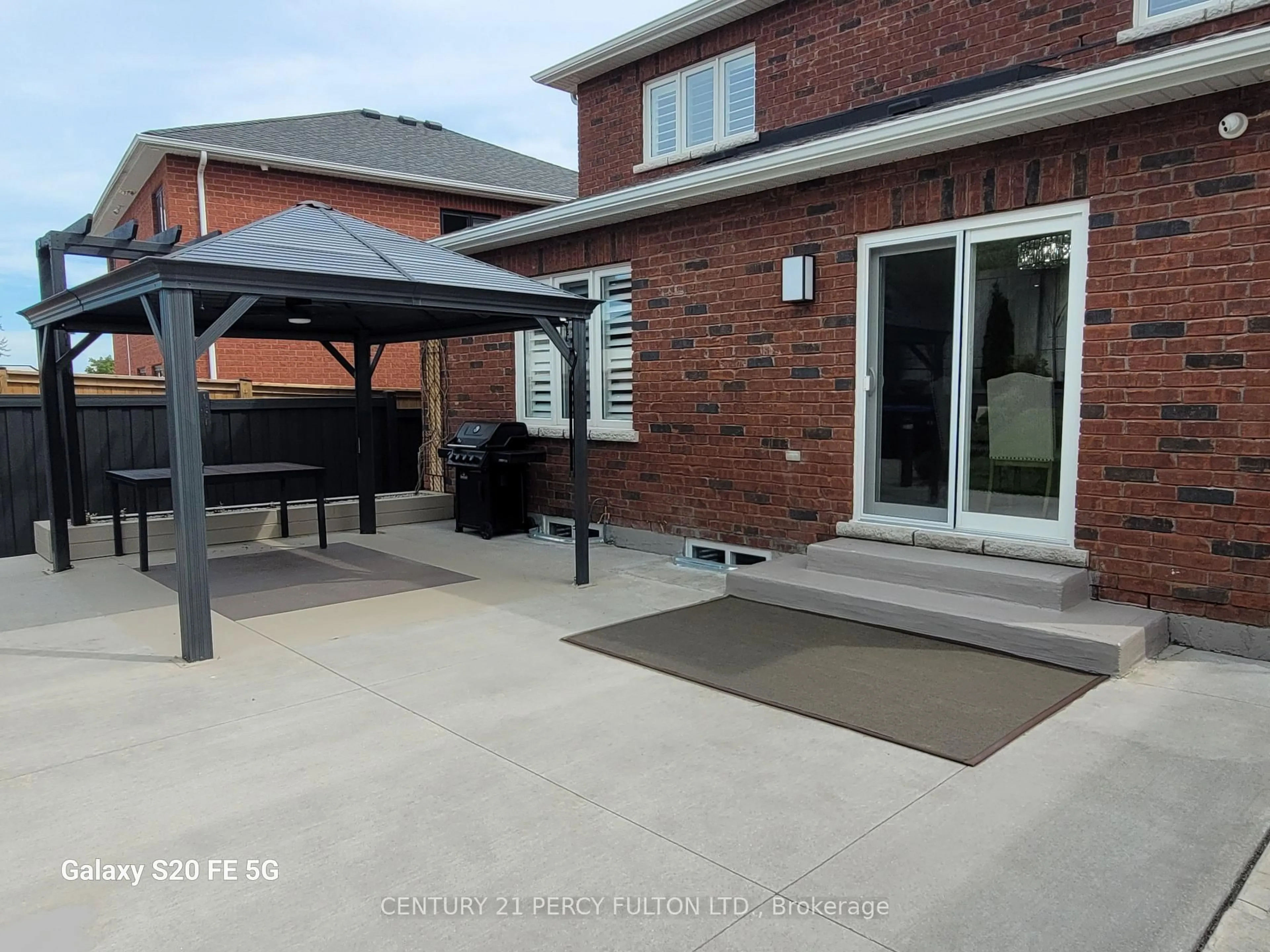Patio, street for 18 Wyman Cres, Bradford West Gwillimbury Ontario L3Z 3J5