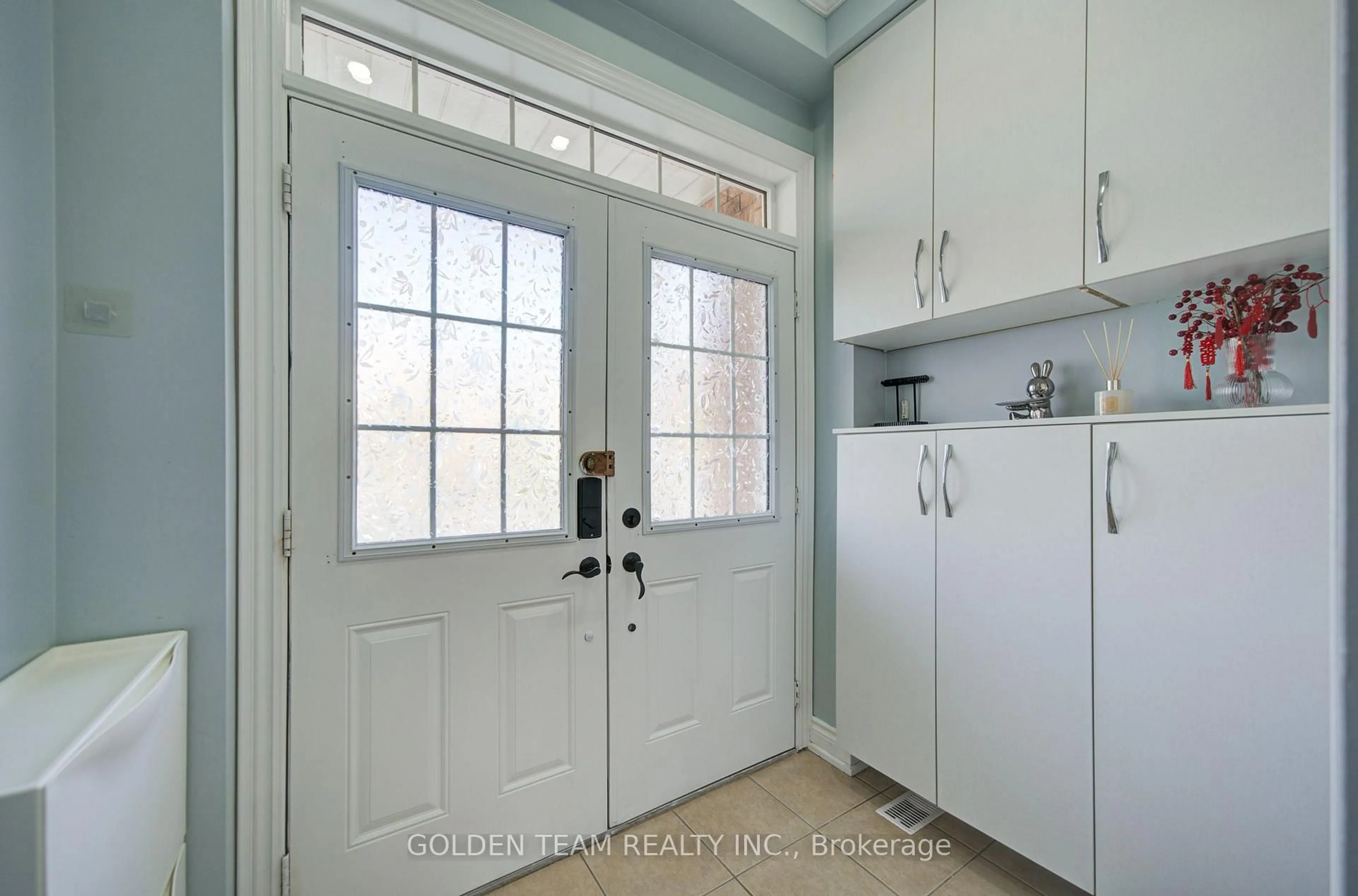 Indoor entryway for 22 Lahore Cres, Markham Ontario L3S 0A5