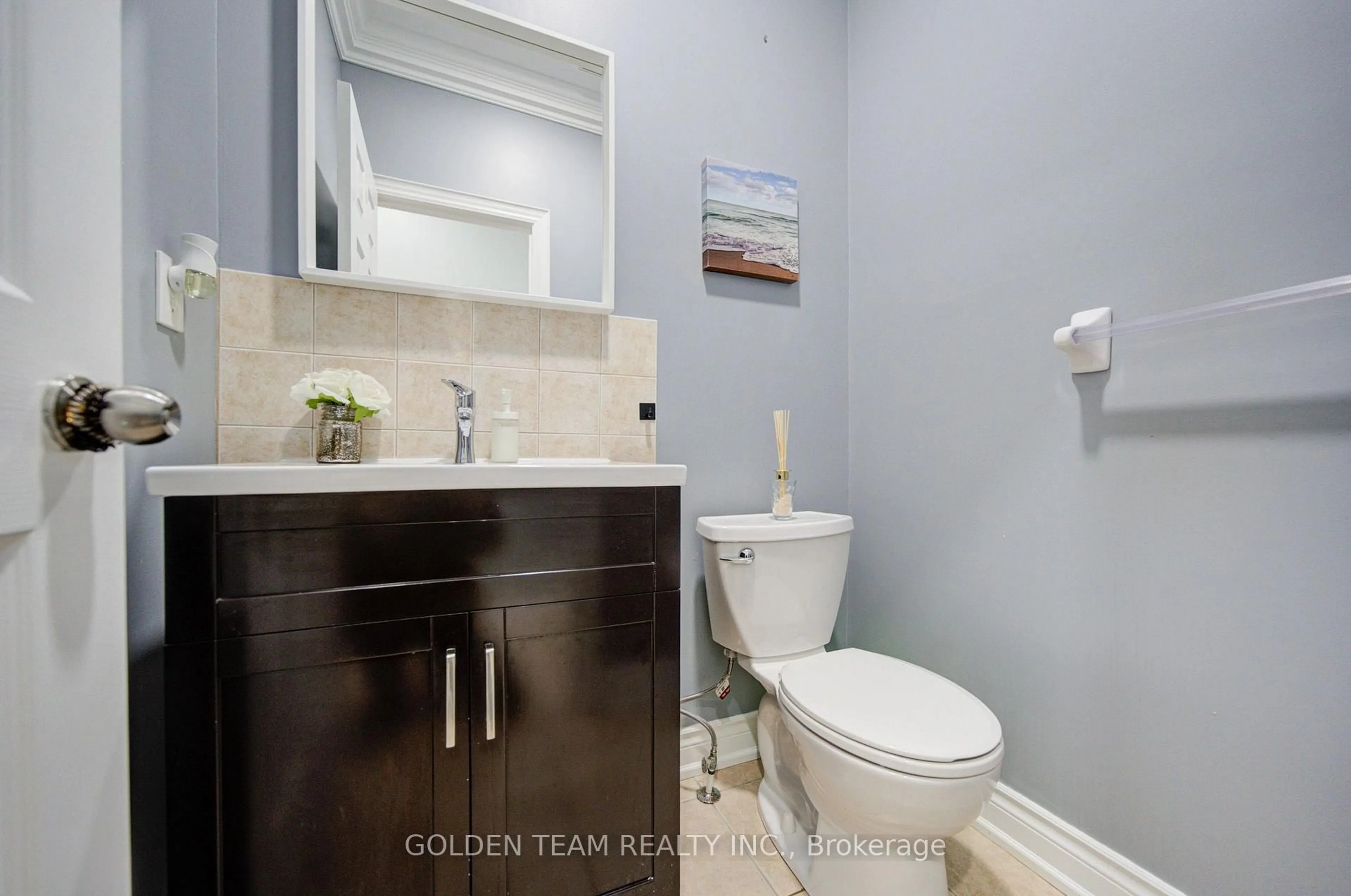 Standard bathroom, ceramic/tile floor for 22 Lahore Cres, Markham Ontario L3S 0A5