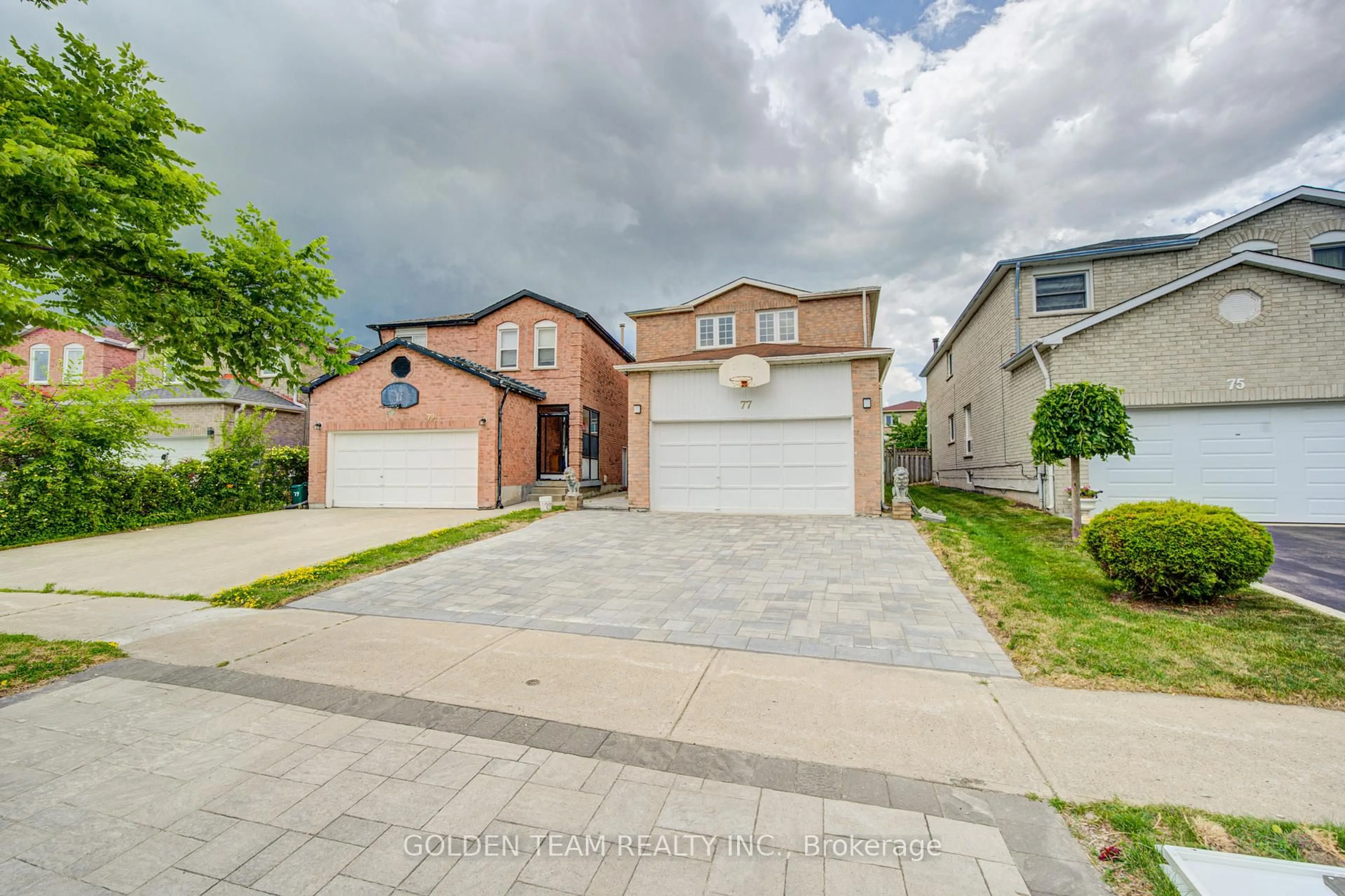 A pic from outside/outdoor area/front of a property/back of a property/a pic from drone, street for 77 Miles Farm Rd, Markham Ontario L3S 2A5