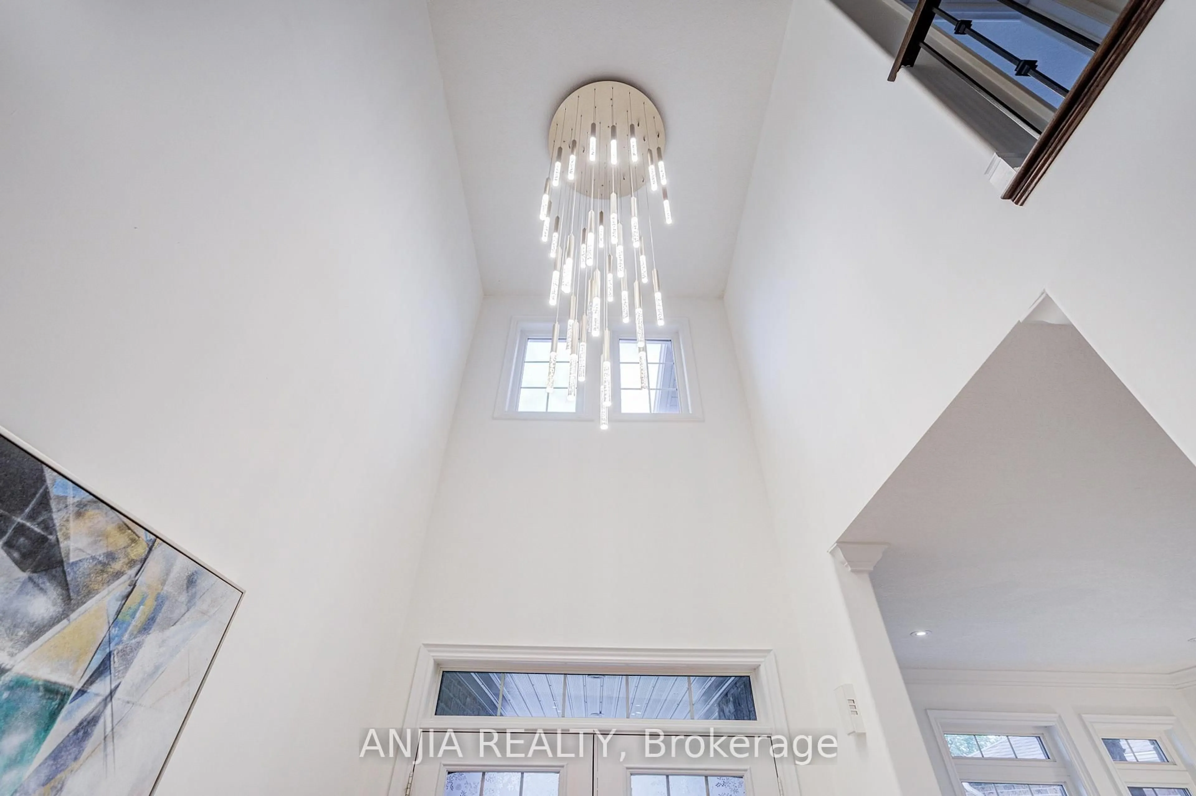 Indoor foyer for 1087 Nantyr Dr, Innisfil Ontario L9S 0A7